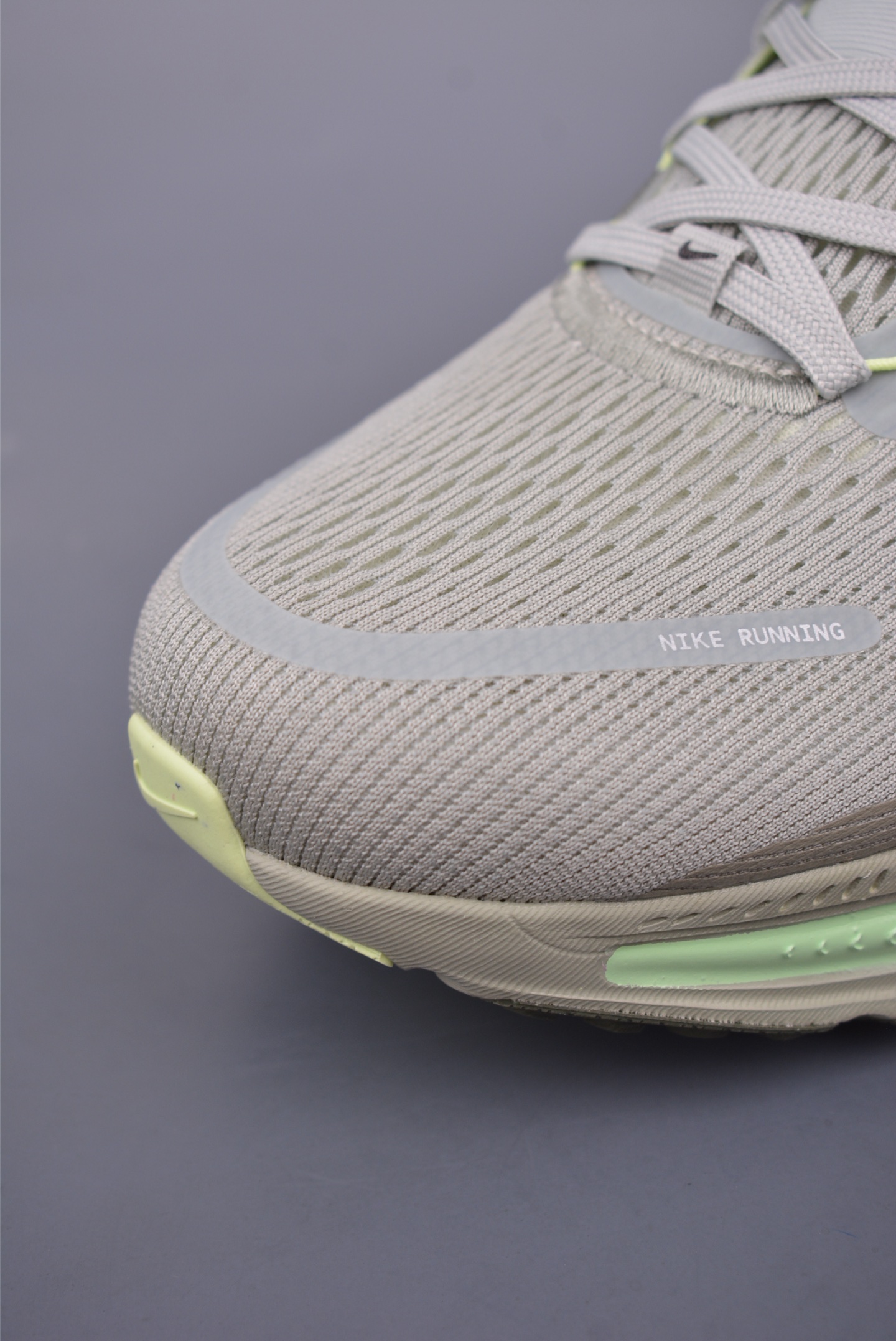 180 Nike Air Zoom Vomero 18 全新科技提前原鞋开发 运动跑鞋 HM6803-002