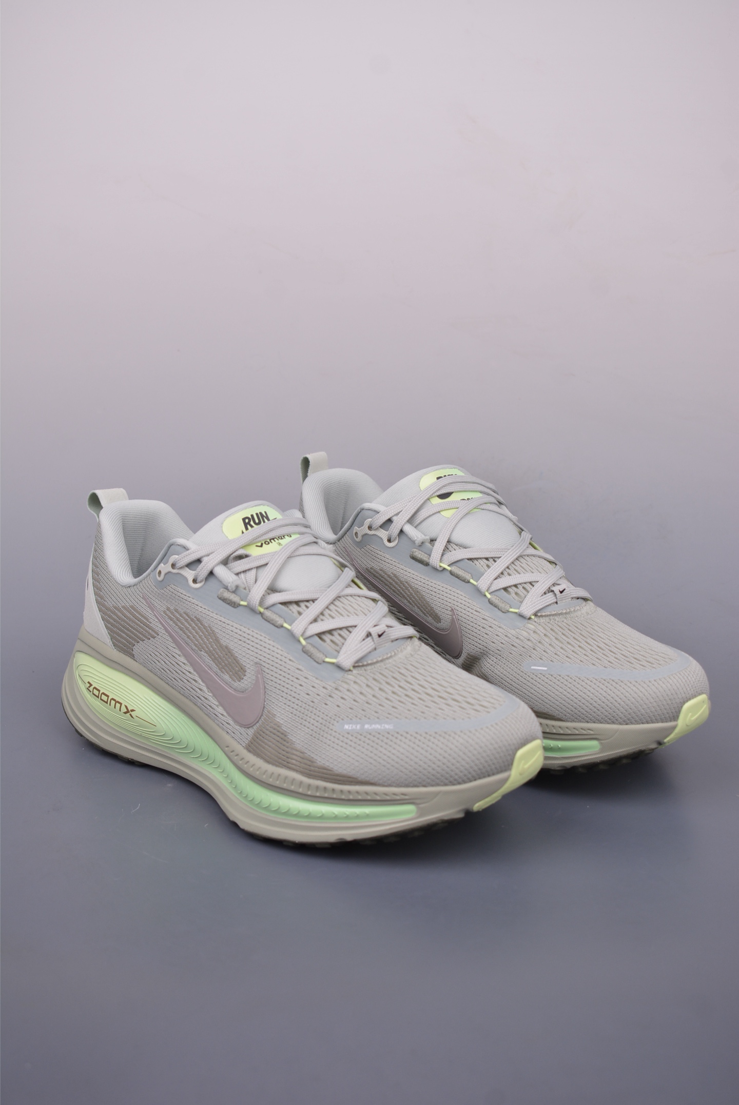180 Nike Air Zoom Vomero 18 全新科技提前原鞋开发 运动跑鞋 HM6803-002
