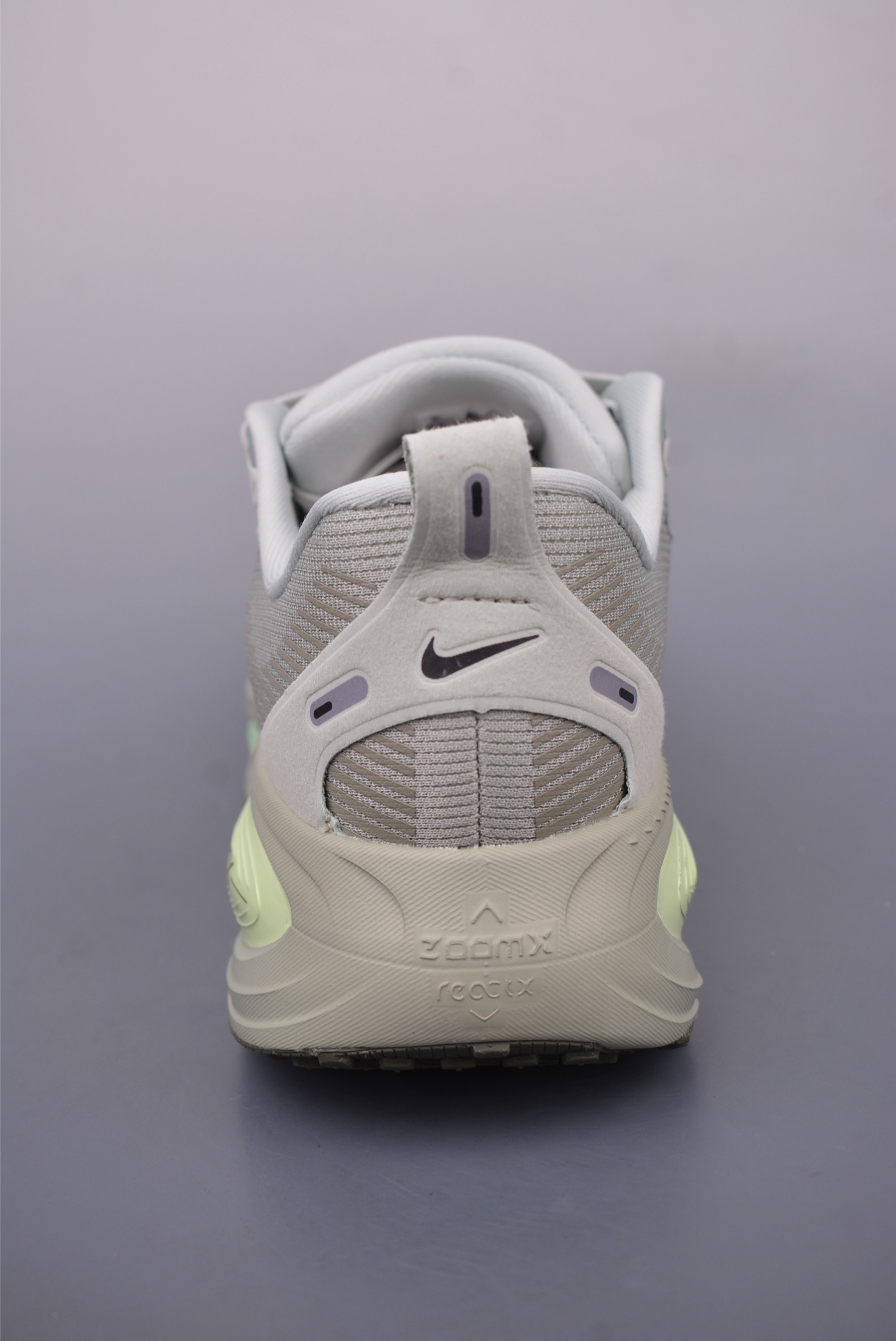 180 Nike Air Zoom Vomero 18 全新科技提前原鞋开发 运动跑鞋 HM6803-002