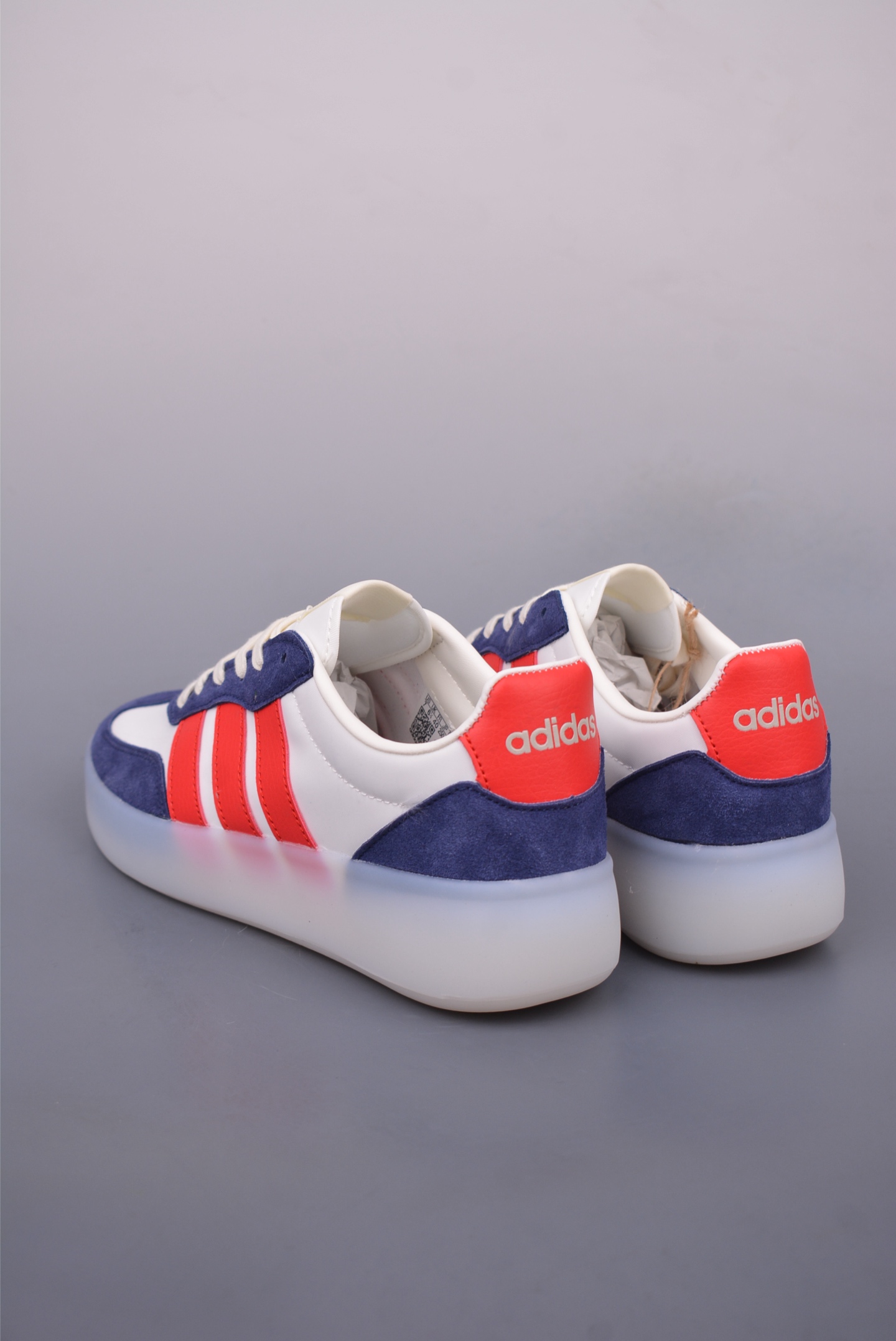 180 Adidas Barreda Decode 阿迪舒适减震低帮休闲板鞋 JP9667