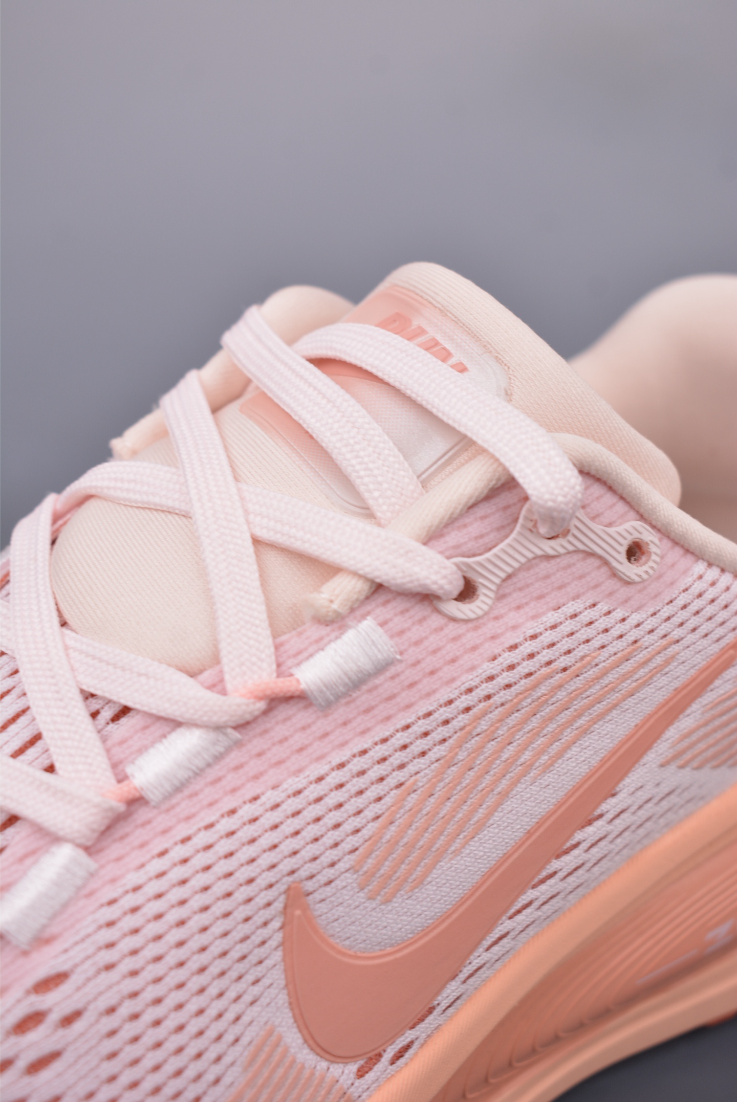 190 Nike Air Zoom Vomero 18 全新科技提前原鞋开发 运动跑鞋 HM6804-601