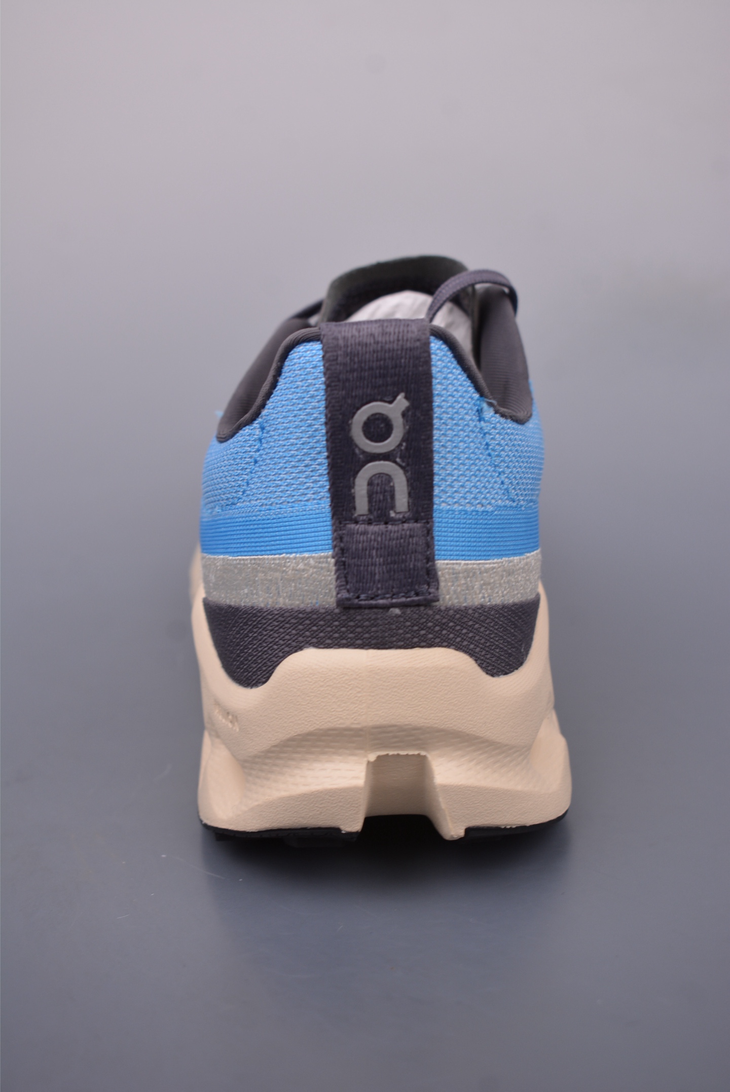 On昂跑 Cloudtilt Loewe 户外街头机能风跑步鞋 3ME101