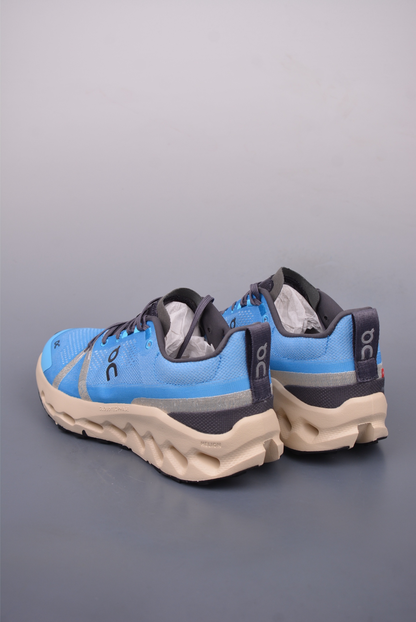 On昂跑 Cloudtilt Loewe 户外街头机能风跑步鞋 3ME101