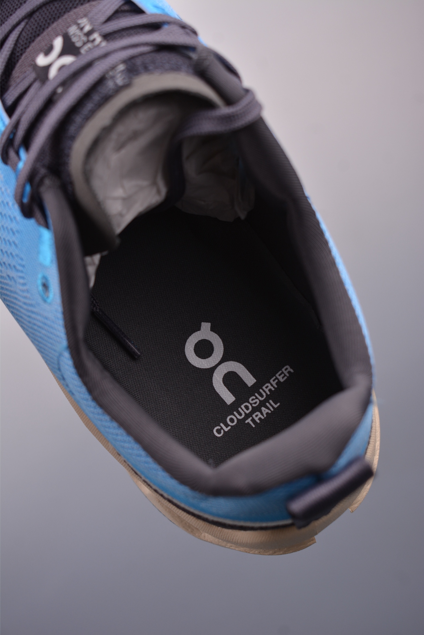 On昂跑 Cloudtilt Loewe 户外街头机能风跑步鞋 3ME101