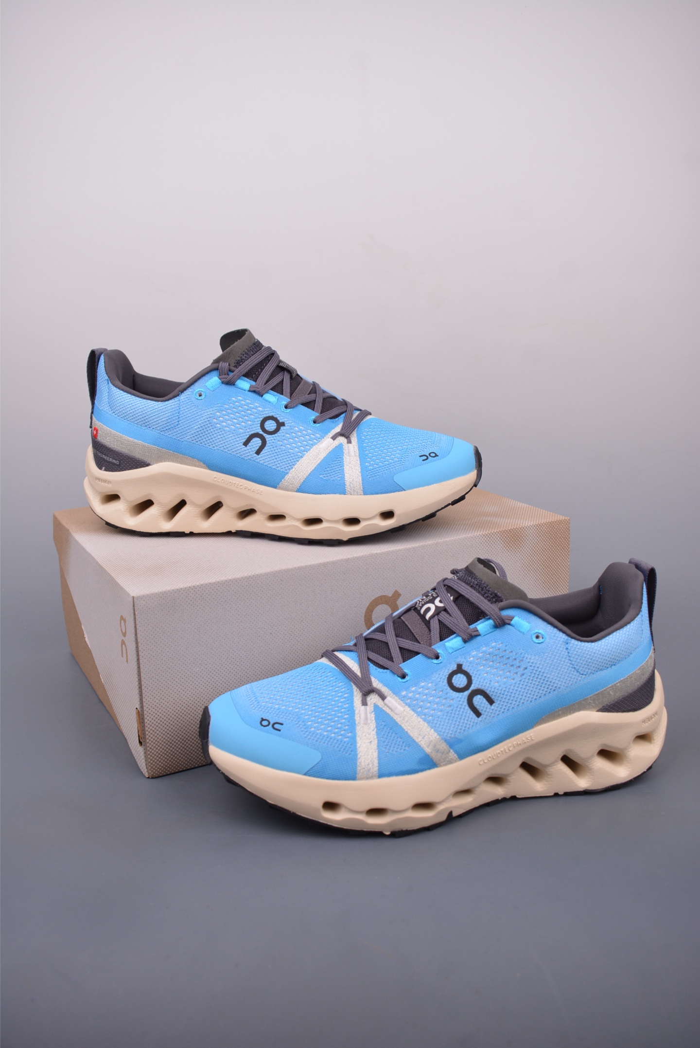 On昂跑 Cloudtilt Loewe 户外街头机能风跑步鞋 3ME101