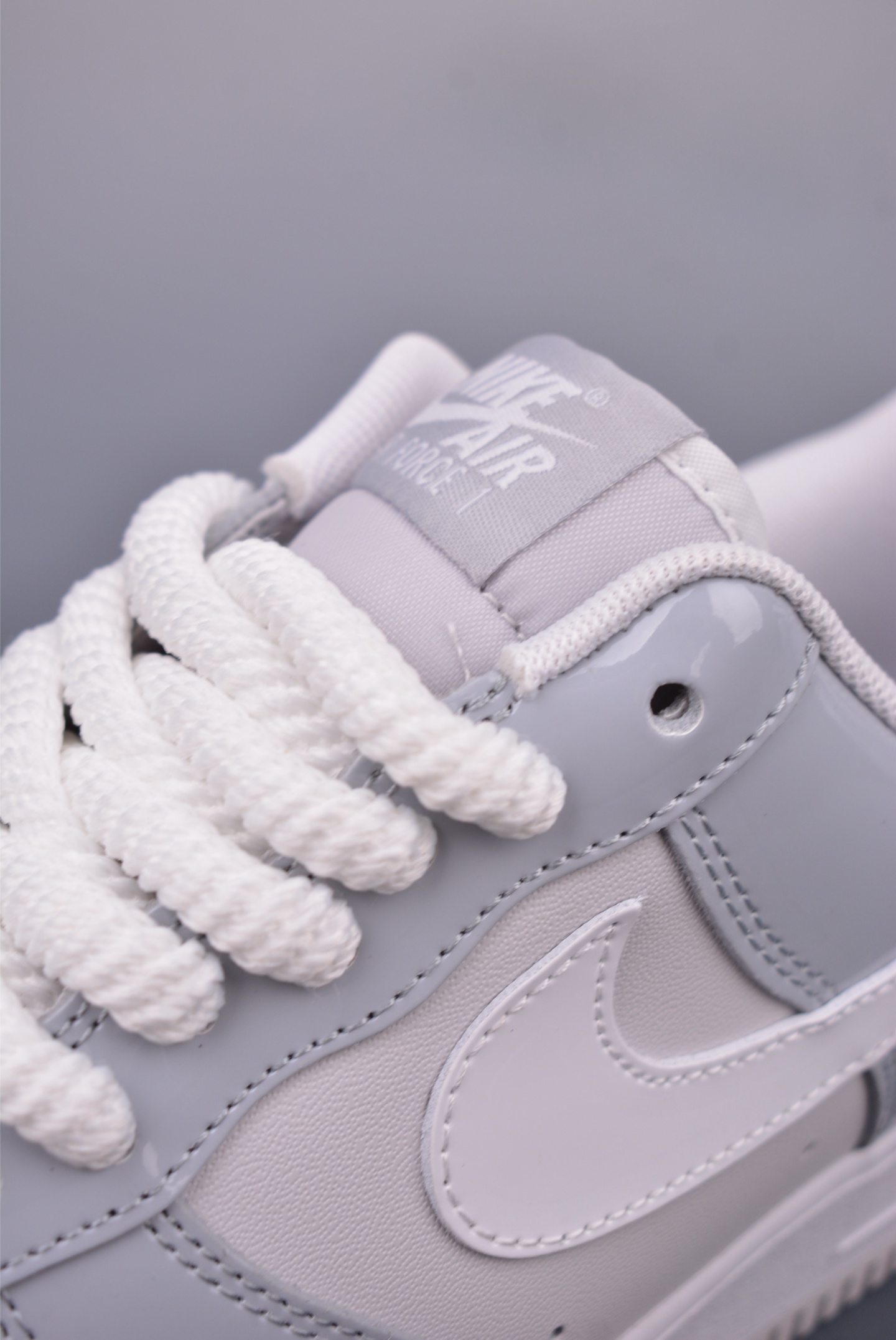 180 Nike Air Force 1 Low 灰白漆皮 HV9405-001