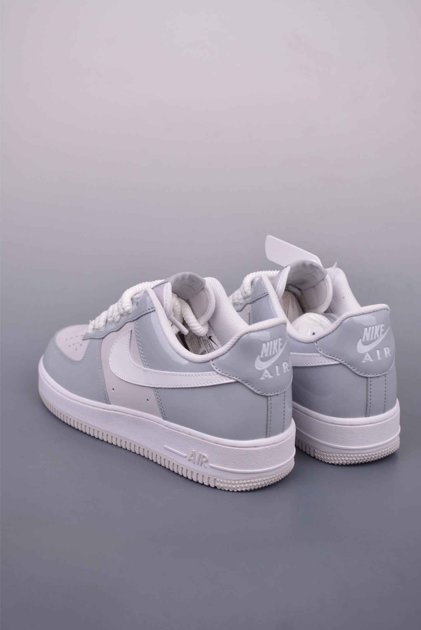 180 Nike Air Force 1 Low 灰白漆皮 HV9405-001