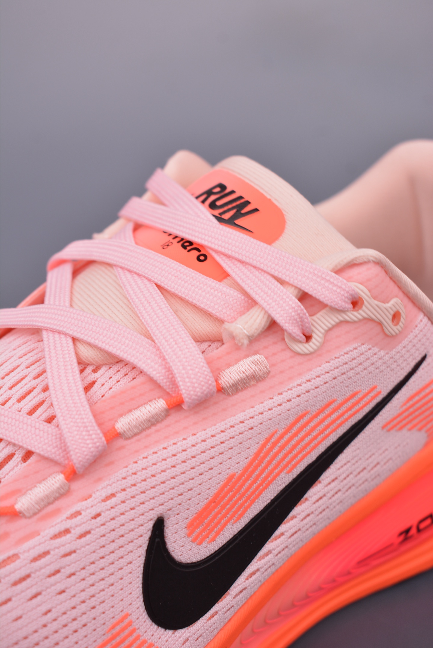 180 Nike Air Zoom Vomero 18 全新科技提前原鞋开发 运动跑鞋 HM6804-600