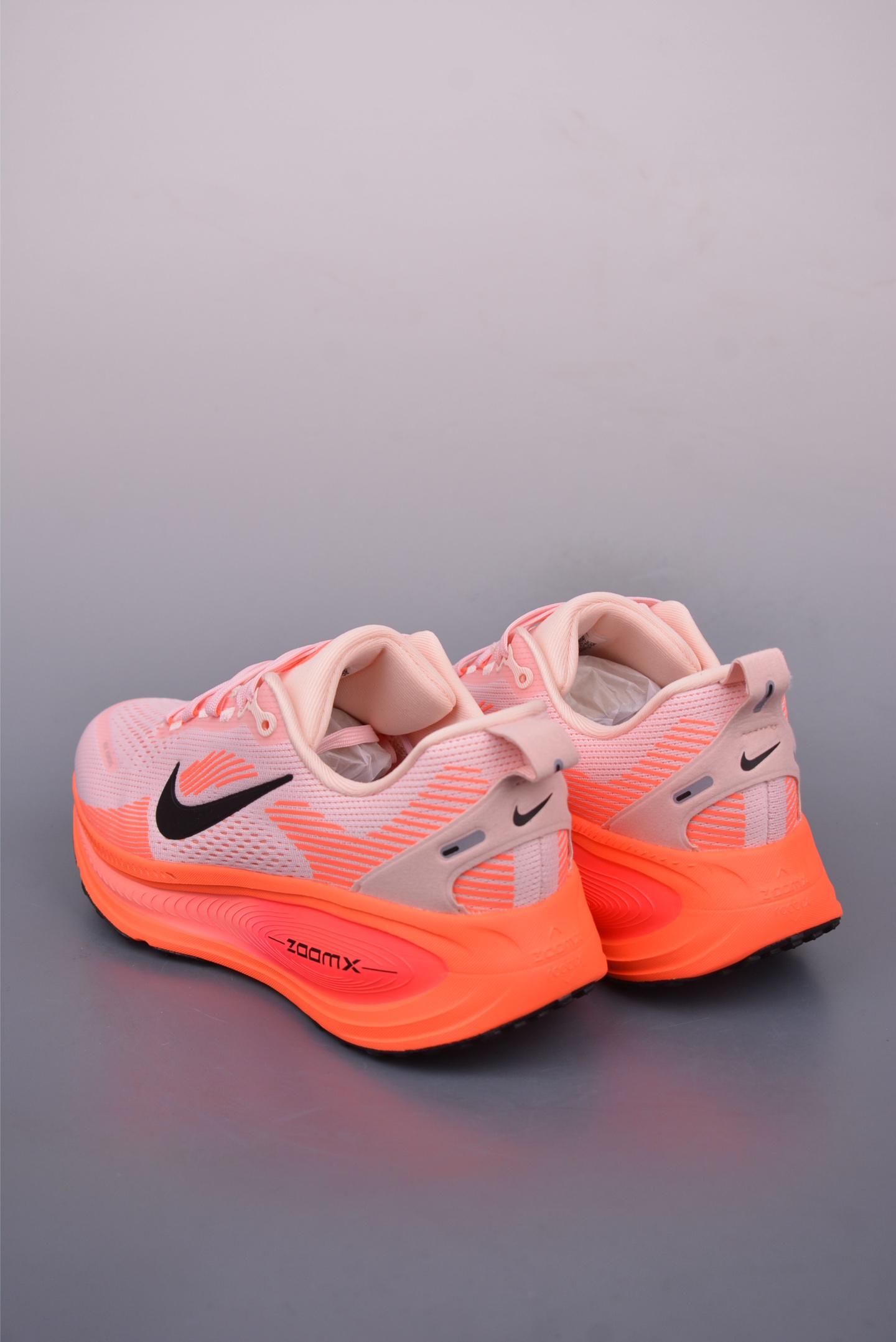 180 Nike Air Zoom Vomero 18 全新科技提前原鞋开发 运动跑鞋 HM6804-600