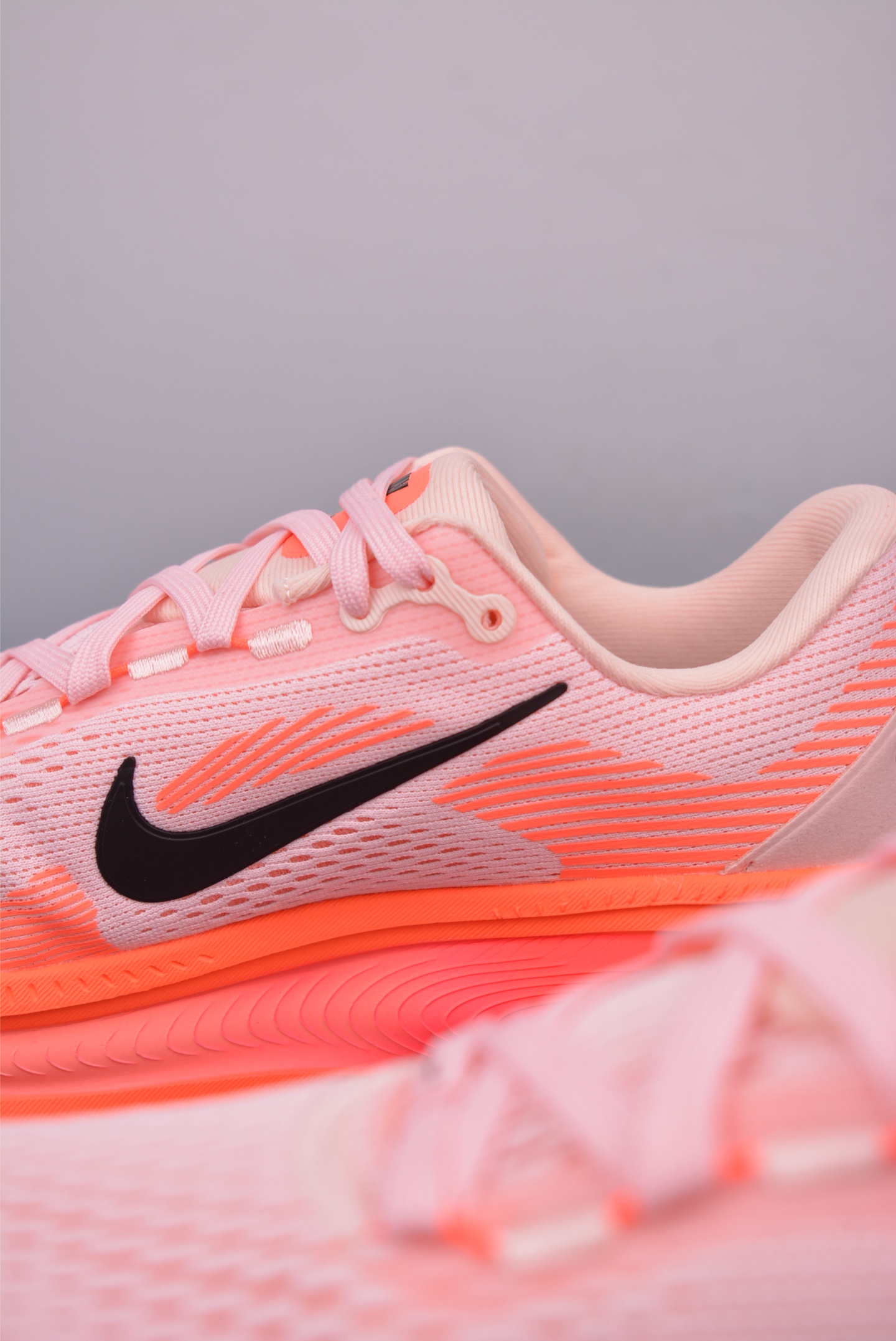 180 Nike Air Zoom Vomero 18 全新科技提前原鞋开发 运动跑鞋 HM6804-600