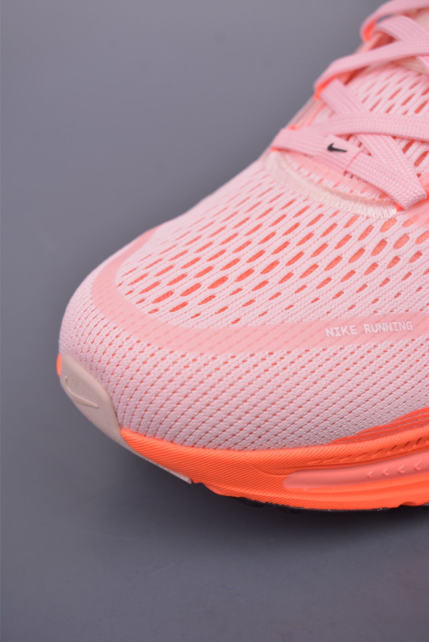 180 Nike Air Zoom Vomero 18 全新科技提前原鞋开发 运动跑鞋 HM6804-600