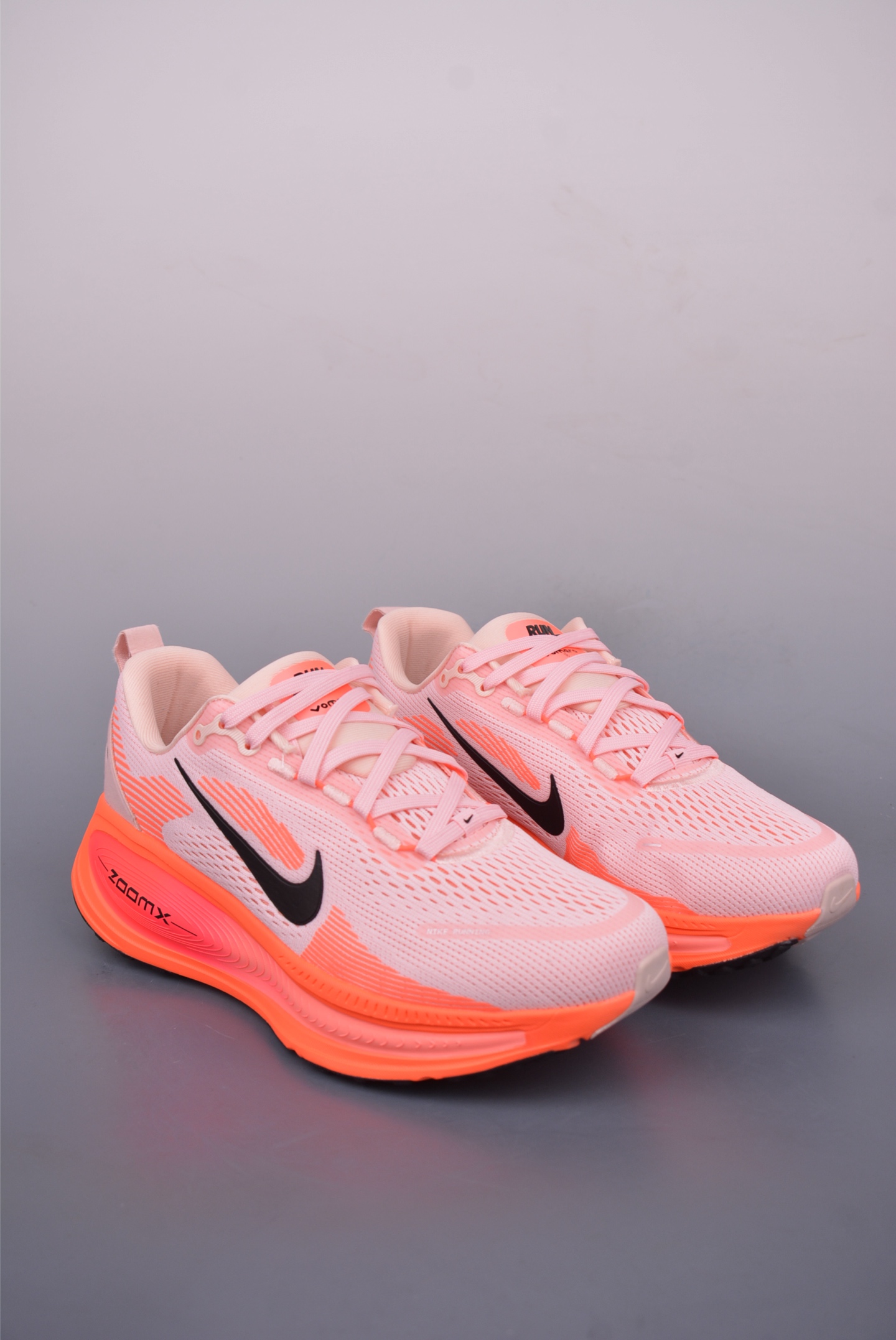 180 Nike Air Zoom Vomero 18 全新科技提前原鞋开发 运动跑鞋 HM6804-600