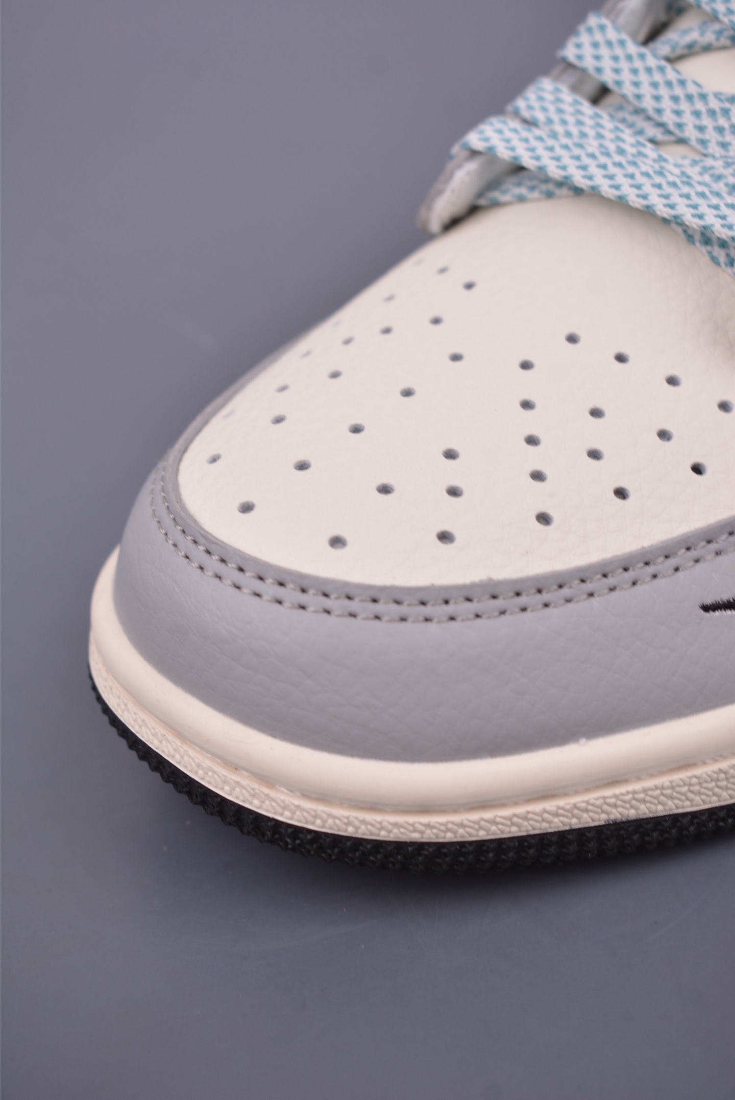 260 Fragment x Travis Scott x 巴黎世家 Air Jordan 1 Low 三方联名倒钩 XF8698-072
