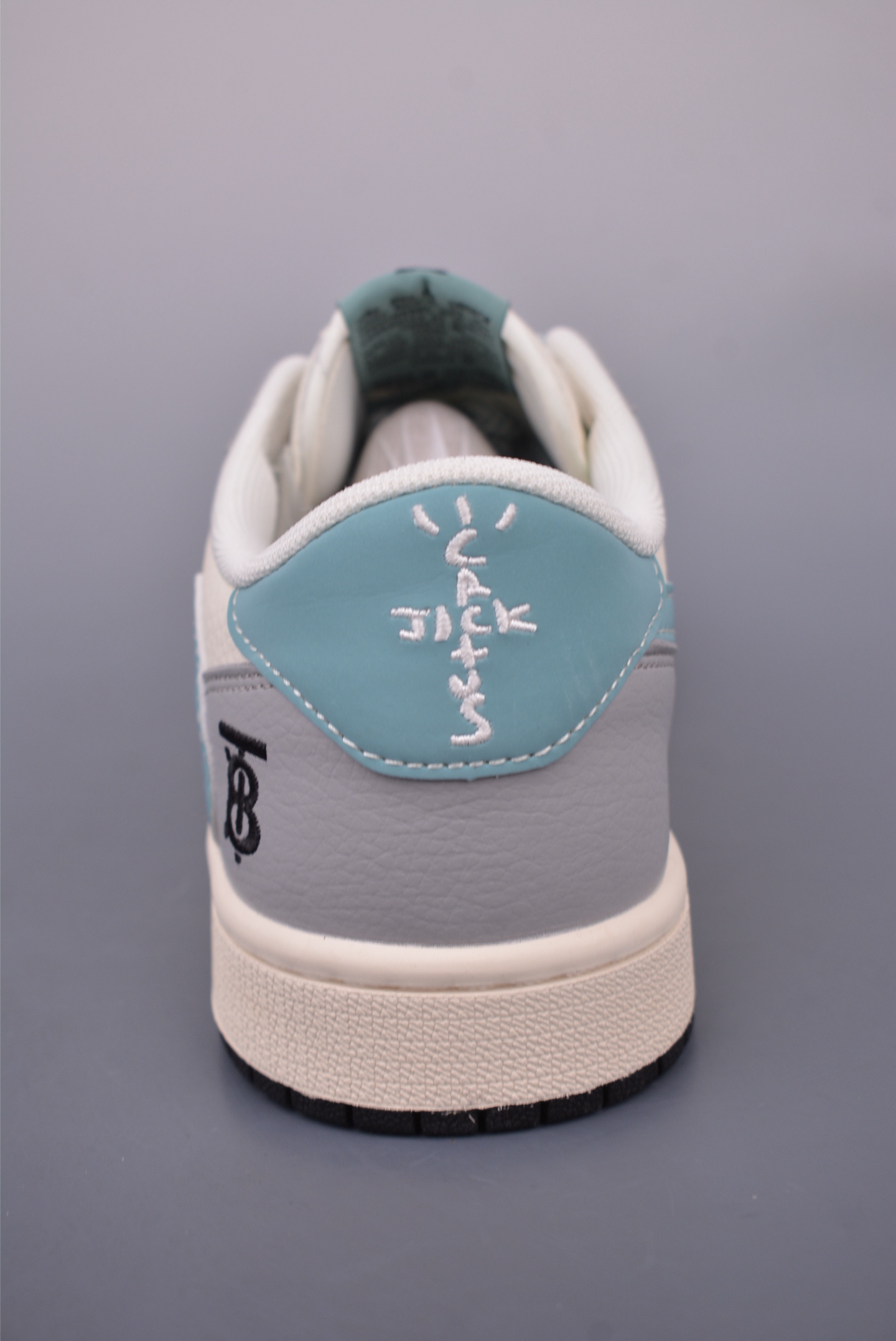 260 Fragment x Travis Scott x 巴黎世家 Air Jordan 1 Low 三方联名倒钩 XF8698-072