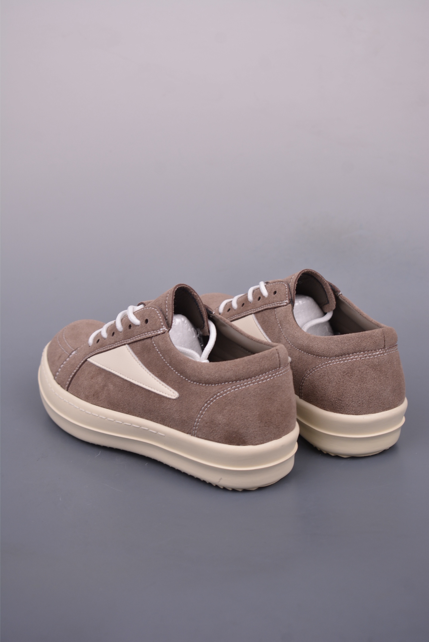 Rick Owens Hollywood Low-Top Sneakers - Suede Leather Lace-Up Round Toe 2 i1746752945596 8241 0 1