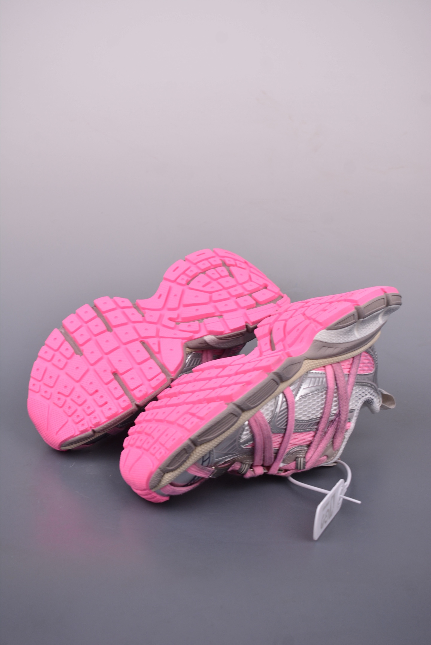 Balenciaga 3XL Lace-Up Sneakers - Vintage-Inspired Design, Trendsetting Style 3 i1746917882265 8024 0 2