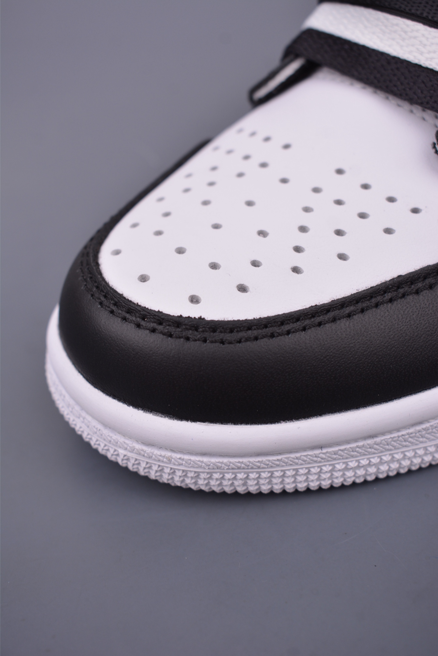 260 Jordan Air Jordan 1 High OG 黑白蓝 DZ5485-041