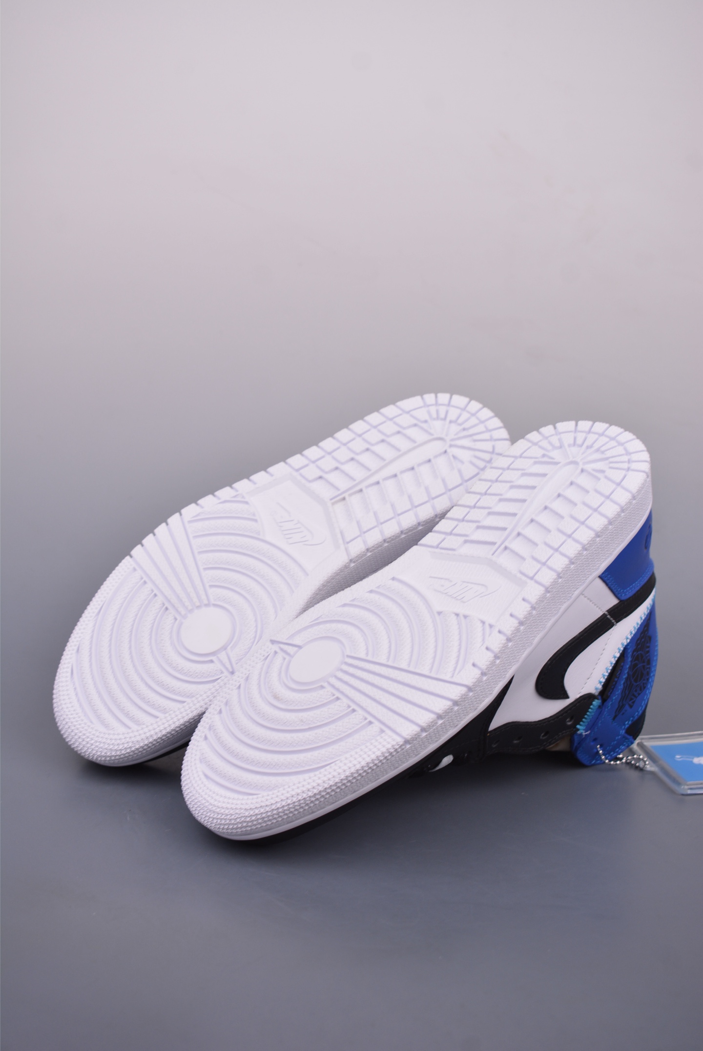 260 Jordan Air Jordan 1 High OG 黑白蓝 DZ5485-041