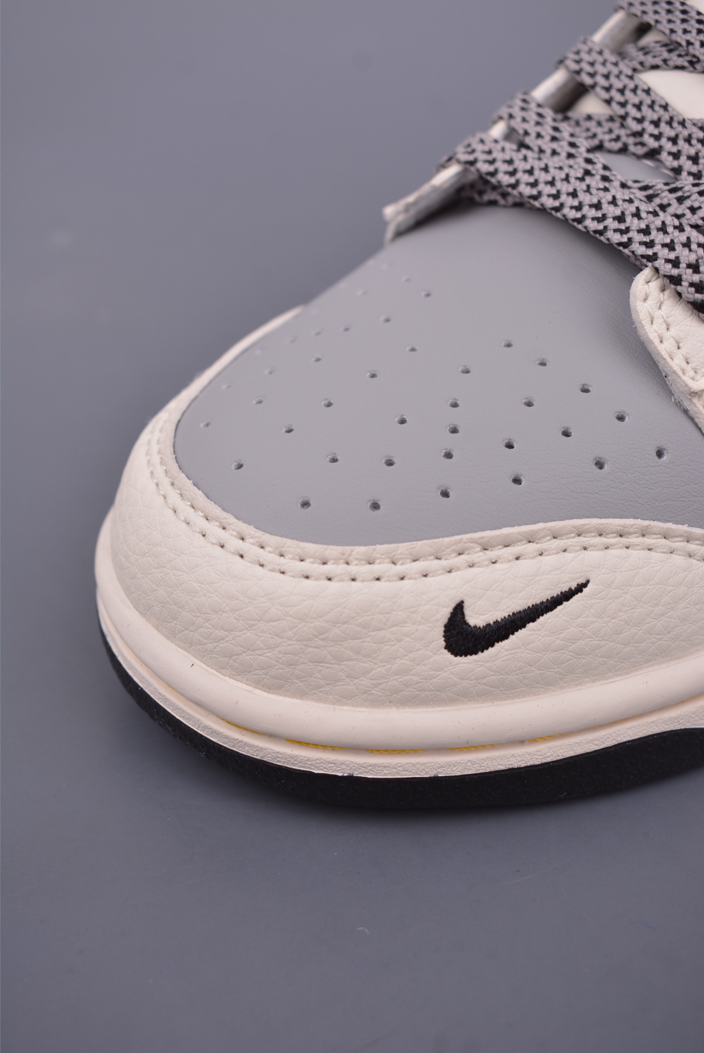 Nike SB Dunk Low 'Xiaomi' - Premium Leather, Comfortable Fit, Exclusive Design 6 i1746993734092 9686 0 5