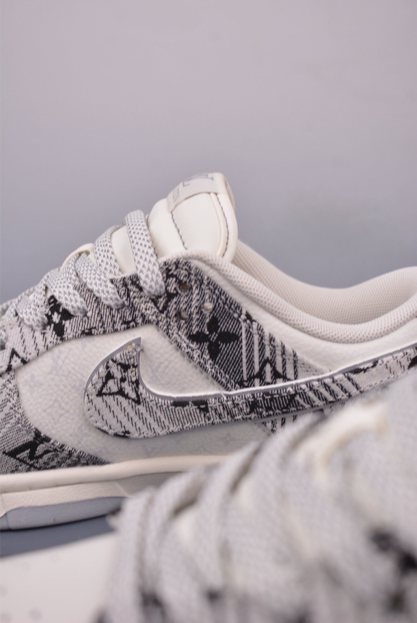 280 Nike SB Dunk Low LV联名 SC9772-807