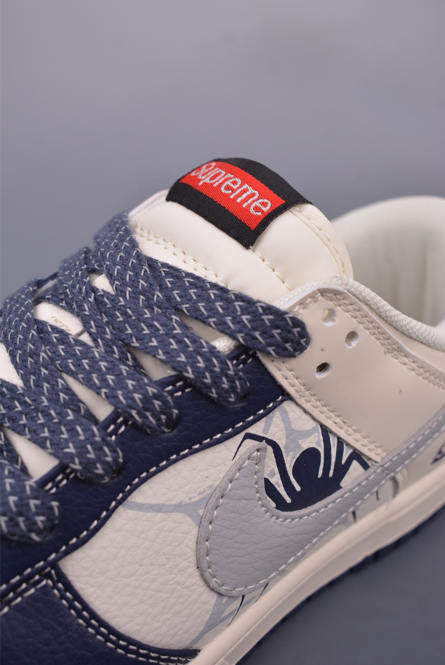 Nike SB Dunk Low Supreme Collab: Premium Leather, Exclusive Design, Various Sizes 7 i1746994334527 1573 0 6