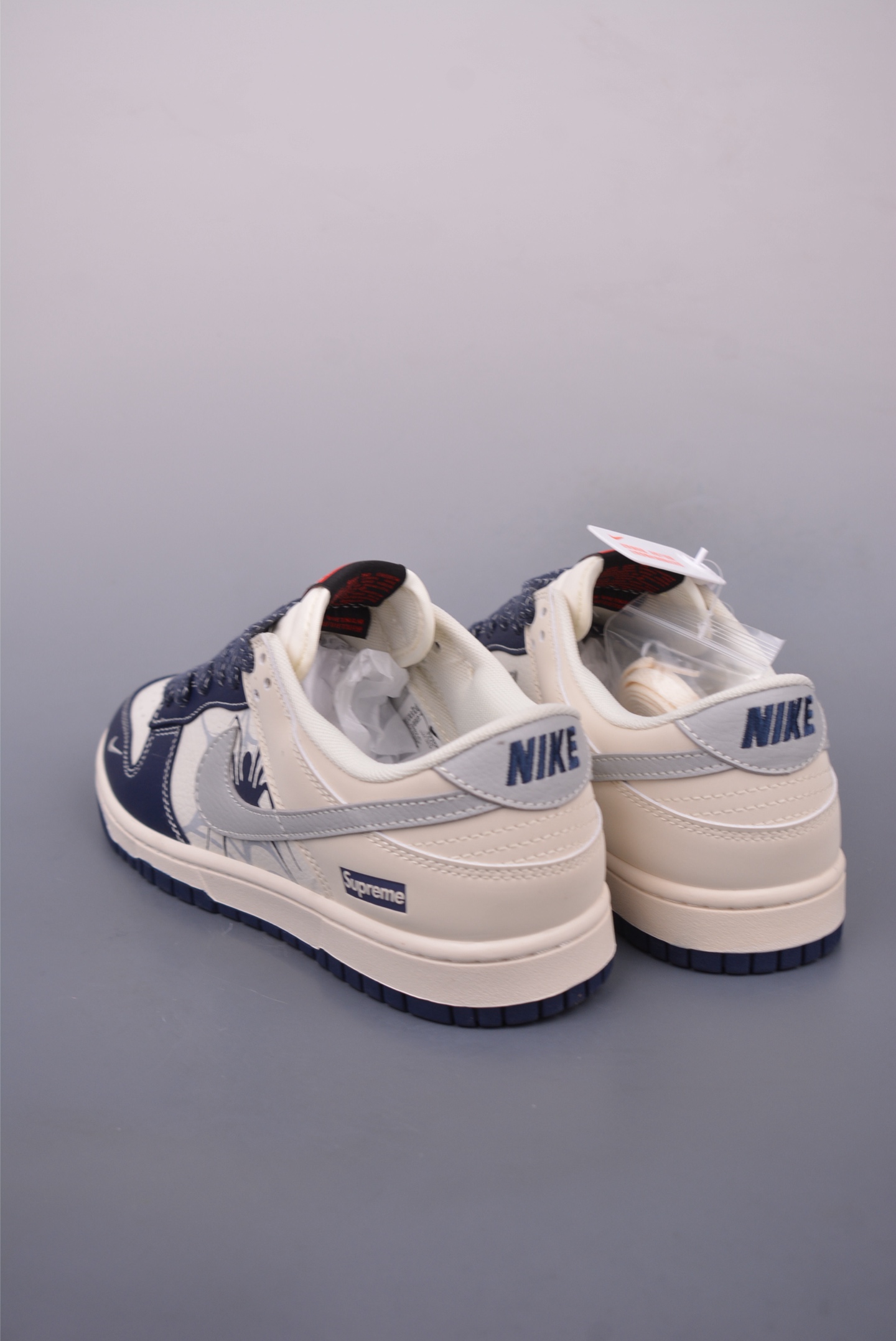 Nike SB Dunk Low Supreme Collab: Premium Leather, Exclusive Design, Various Sizes 2 i1746994334558 3395 0 1