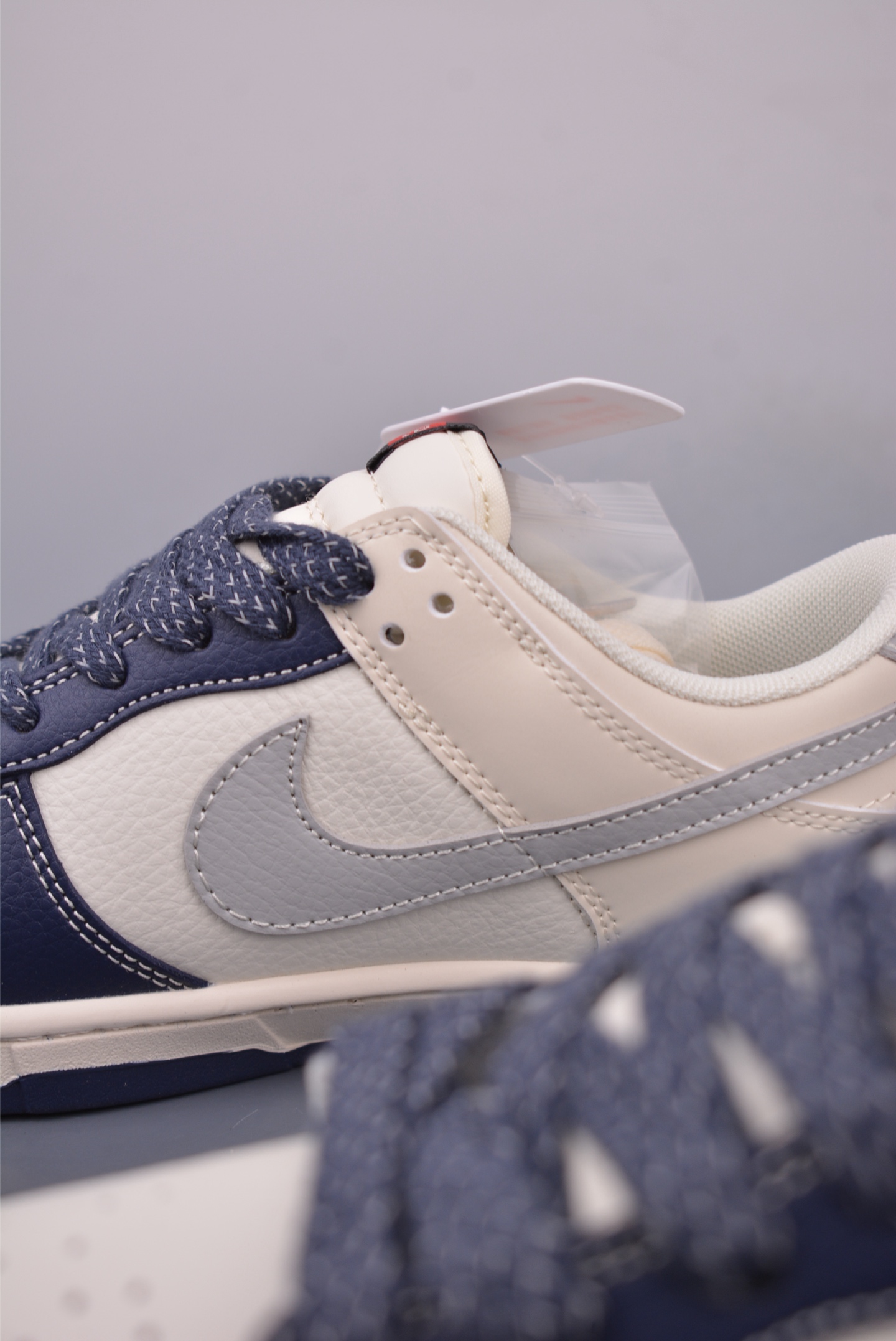Nike SB Dunk Low Supreme Collab: Premium Leather, Exclusive Design, Various Sizes 8 i1746994334567 2742 0 7