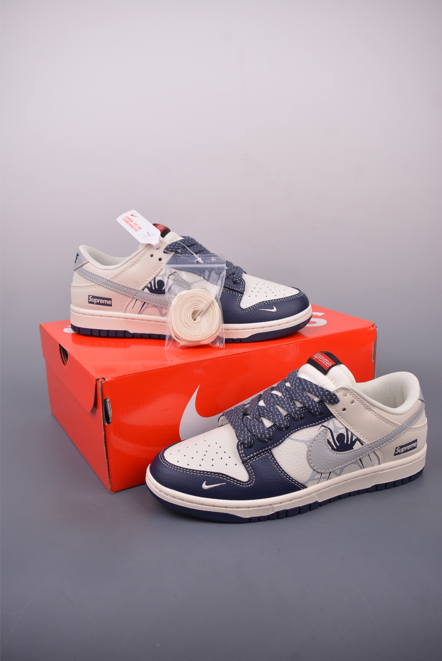 Nike SB Dunk Low Supreme Collab: Premium Leather, Exclusive Design, Various Sizes 5 i1746994334581 9966 0 4
