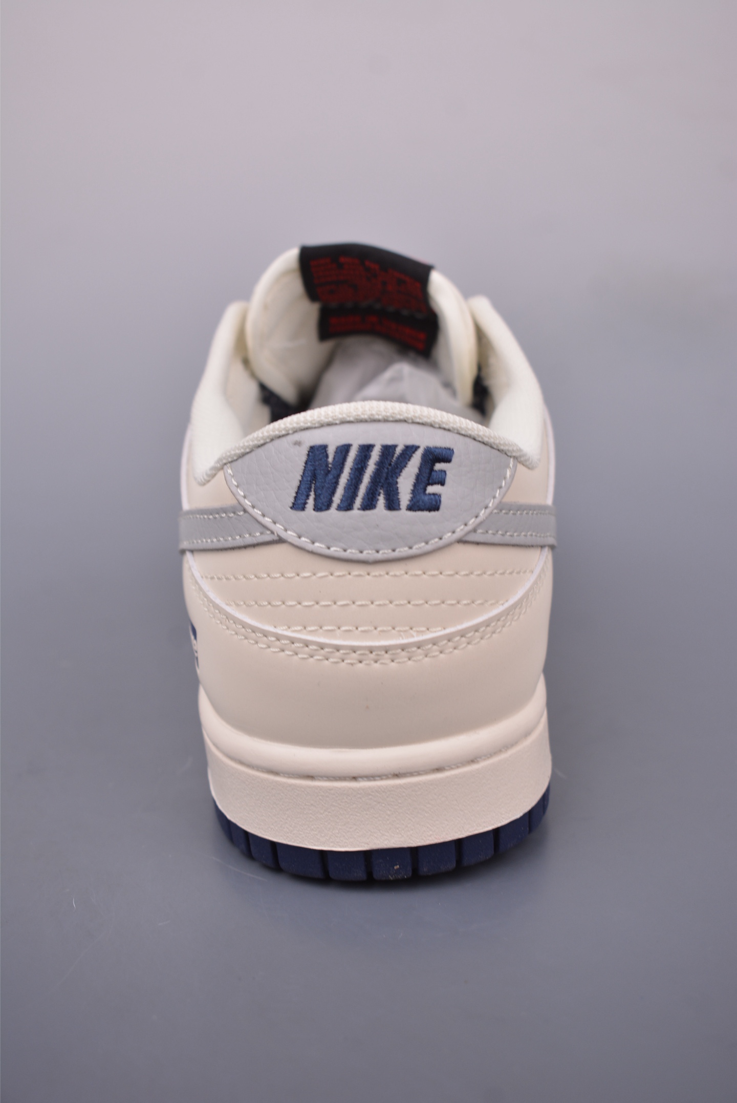 Nike SB Dunk Low Supreme Collab: Premium Leather, Exclusive Design, Various Sizes 4 i1746994334596 1091 0 3