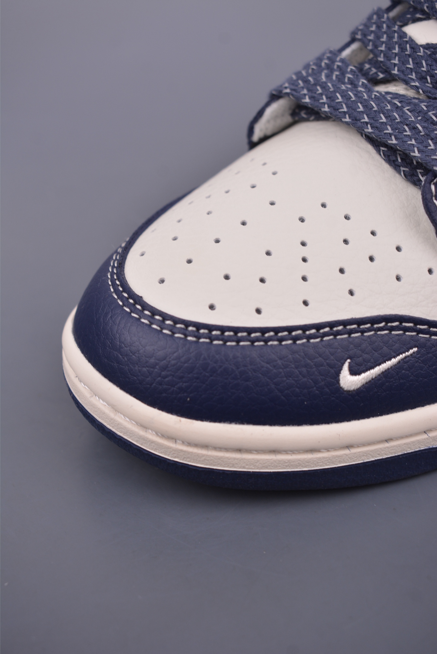 Nike SB Dunk Low Supreme Collab: Premium Leather, Exclusive Design, Various Sizes 6 i1746994337236 9311 0 5