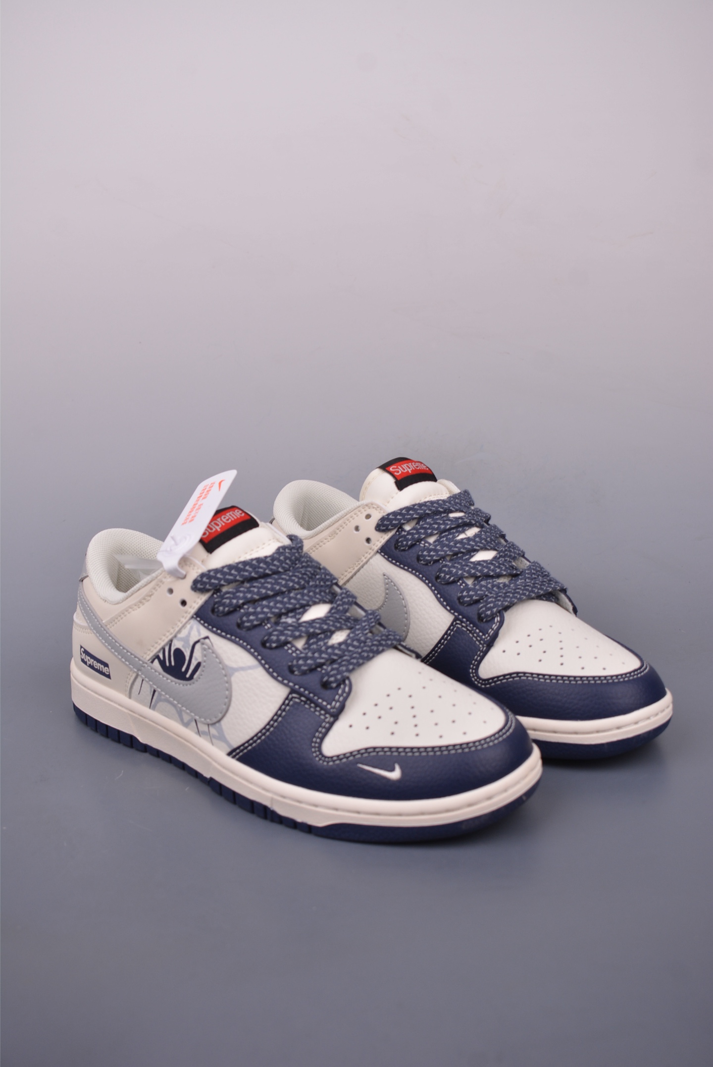 Nike SB Dunk Low Supreme Collab: Premium Leather, Exclusive Design, Various Sizes 1 i1746994337288 1927 0 0