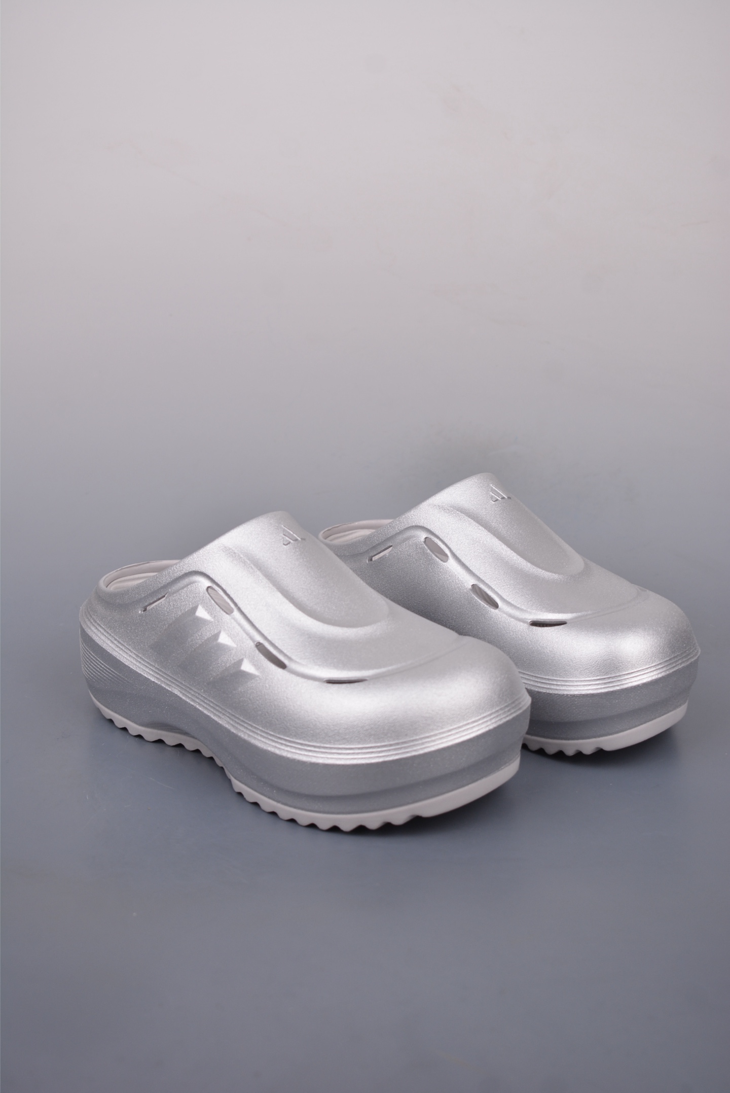 Adidas OZWAVE Clog: Comfortable, Anti-Slip Chef Shoes with Cushioning 1 i1747048438471 5067 0 0