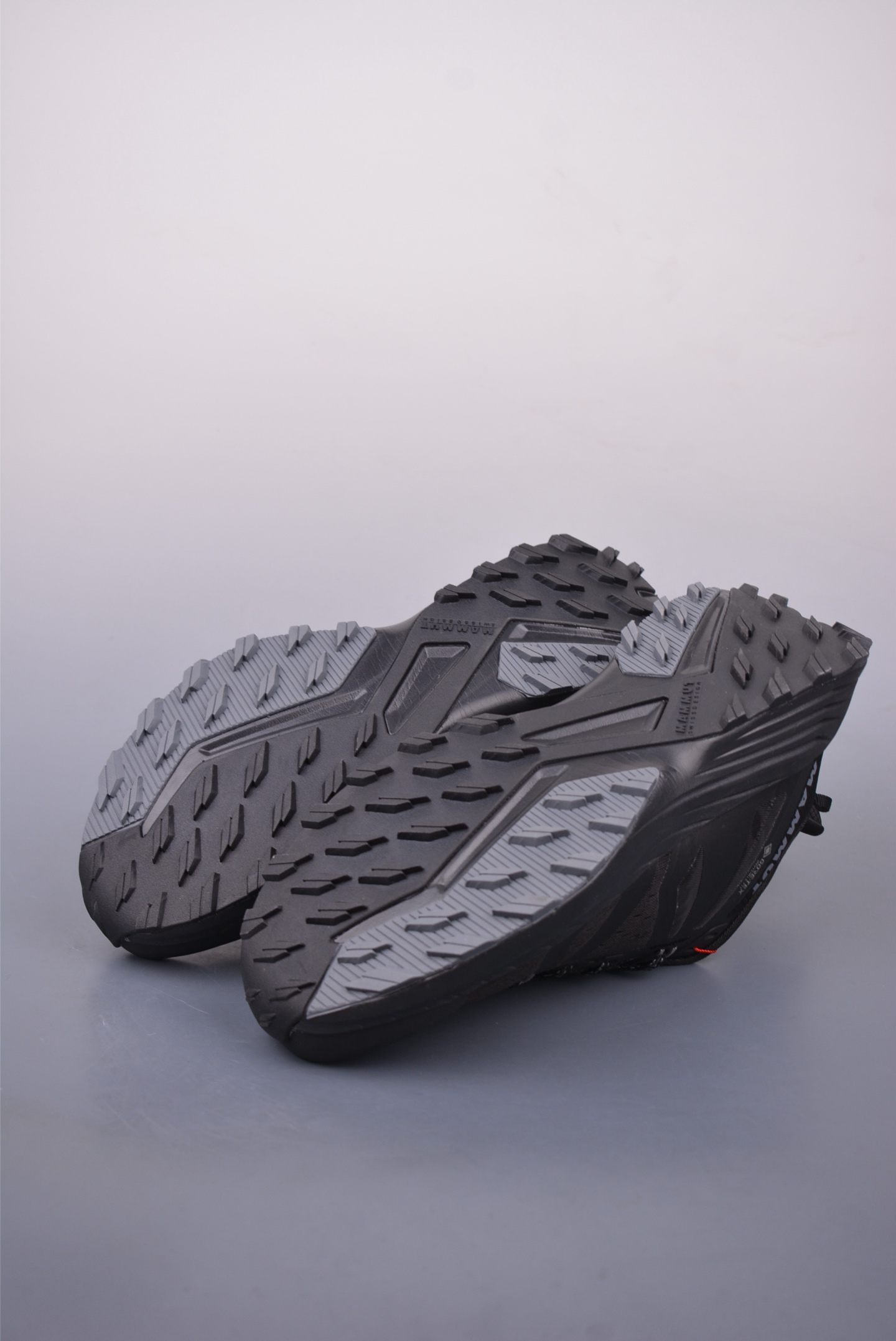 220 MAMMUT猛犸象 Saentis TR Low GTX 舒适百搭防滑耐磨 低帮跑步鞋 3030 052