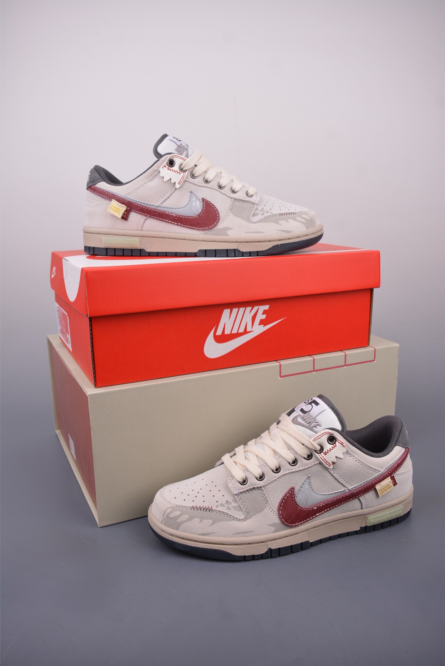 300 Nike SB Dunk Low 熊猫恶作剧 HV1800-101