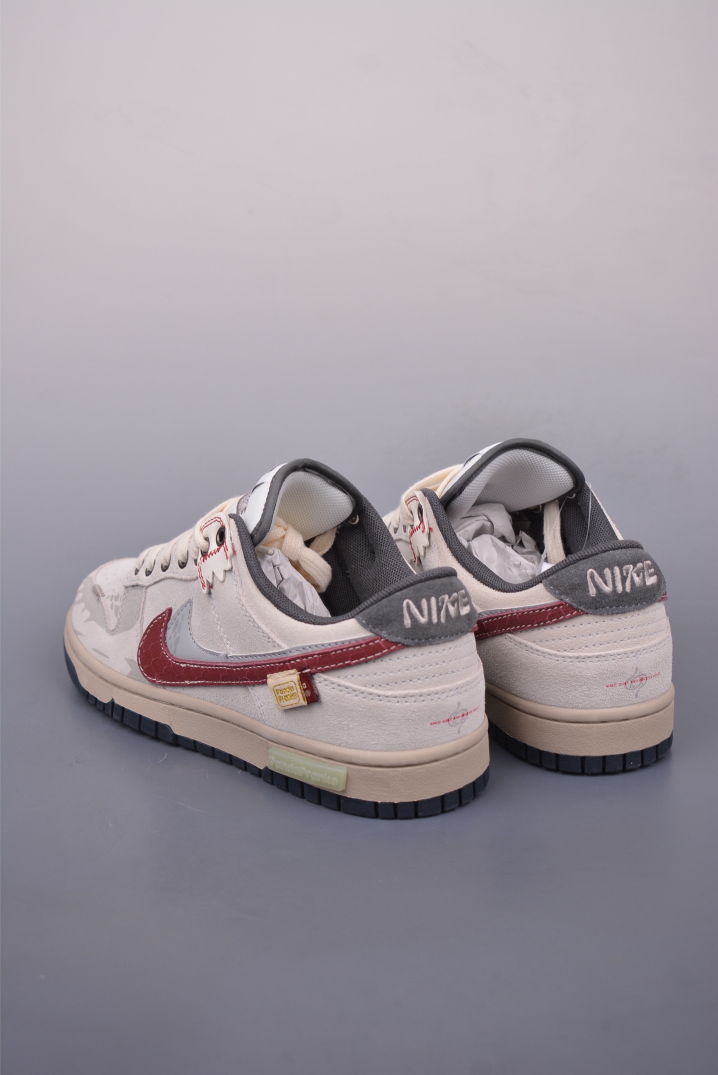 300 Nike SB Dunk Low 熊猫恶作剧 HV1800-101
