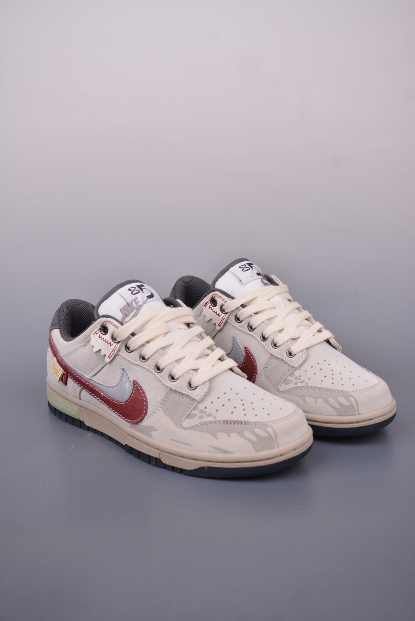 300 Nike SB Dunk Low 熊猫恶作剧 HV1800-101