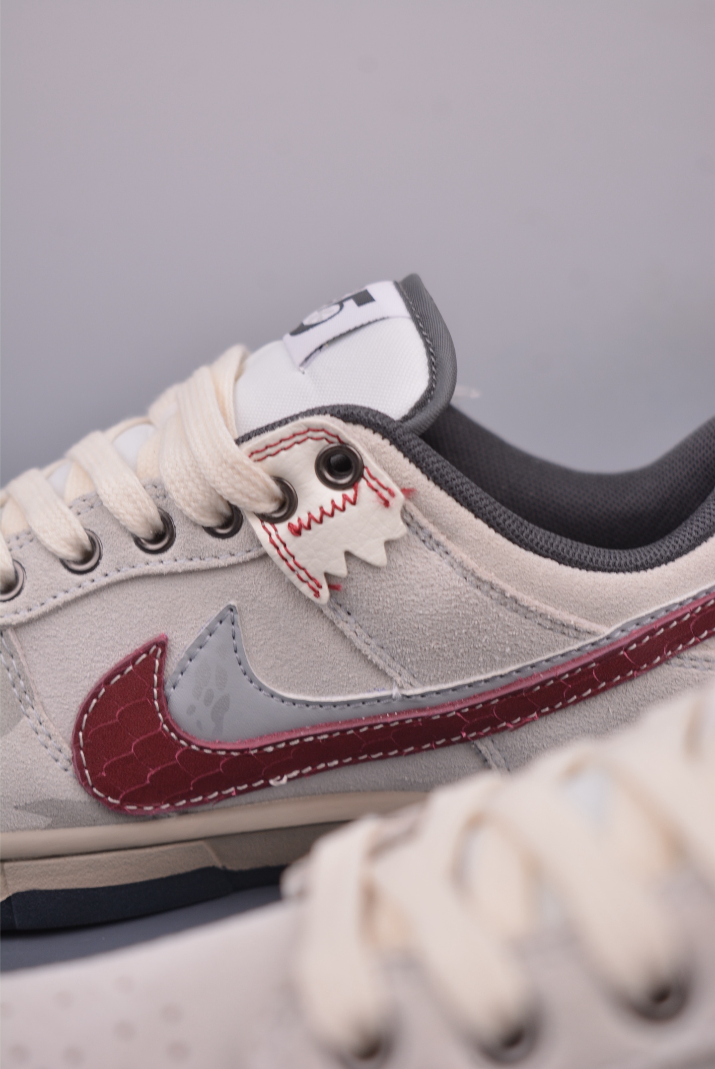 300 Nike SB Dunk Low 熊猫恶作剧 HV1800-101