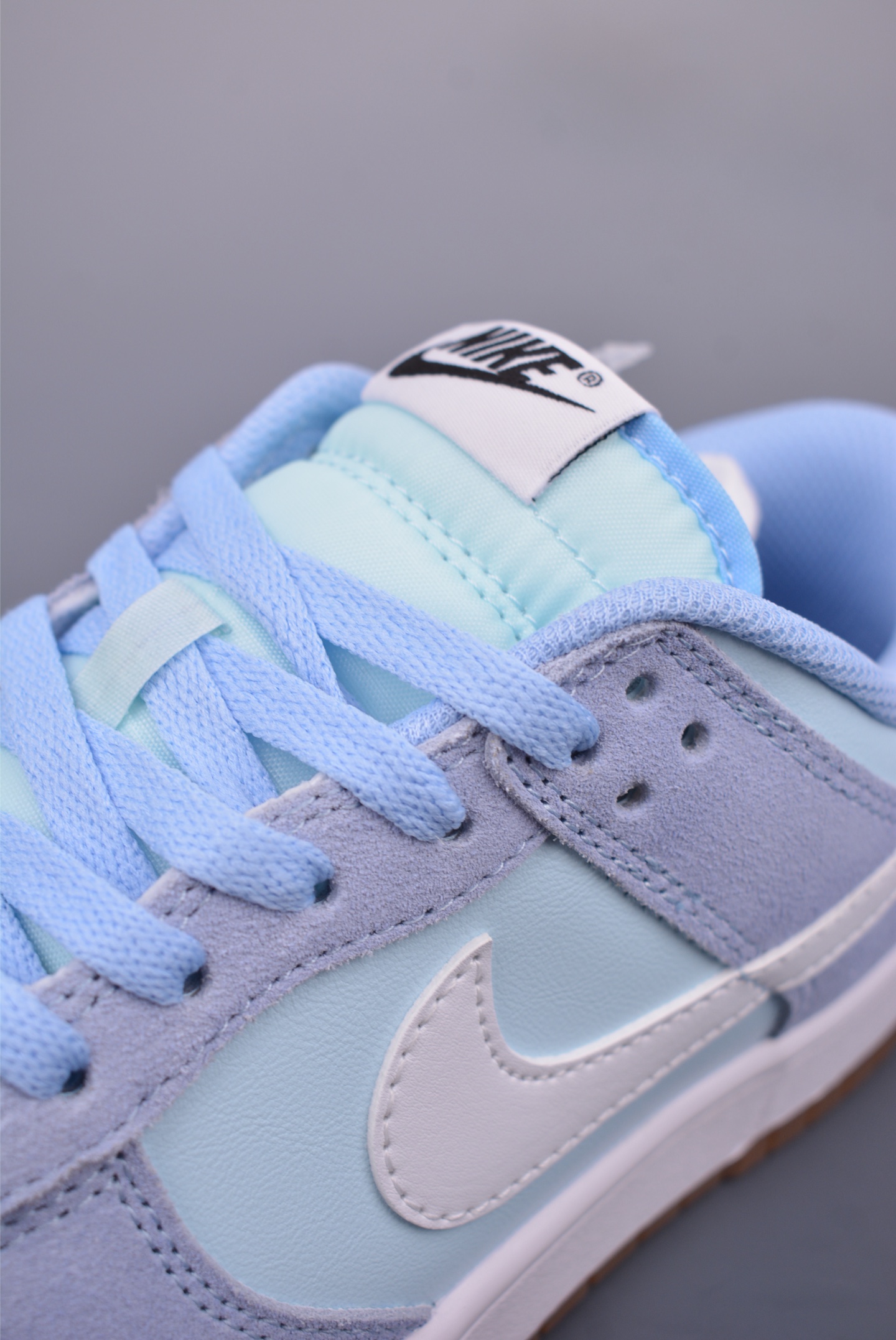 200 NIKE SB Dunk Low IB6399-400