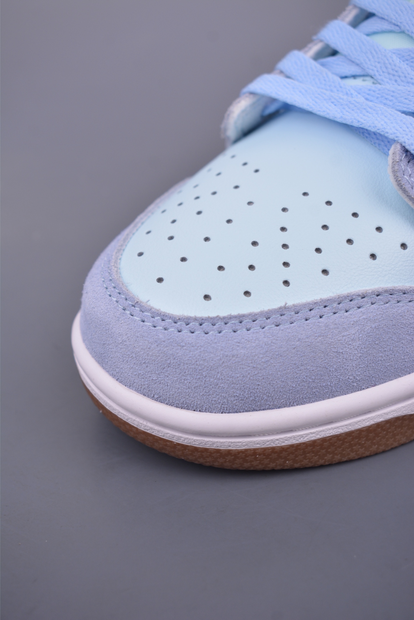 200 NIKE SB Dunk Low IB6399-400
