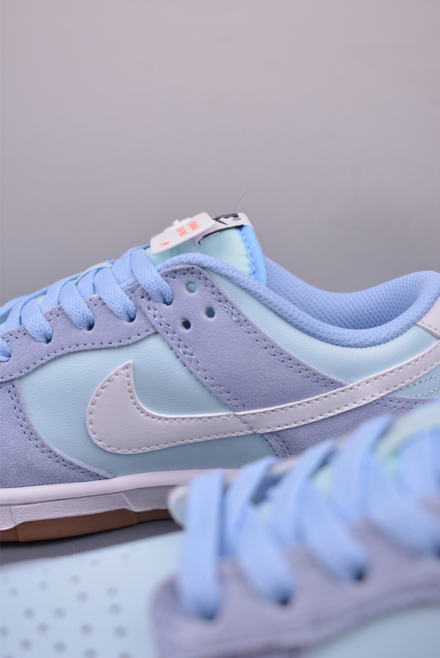 200 NIKE SB Dunk Low IB6399-400