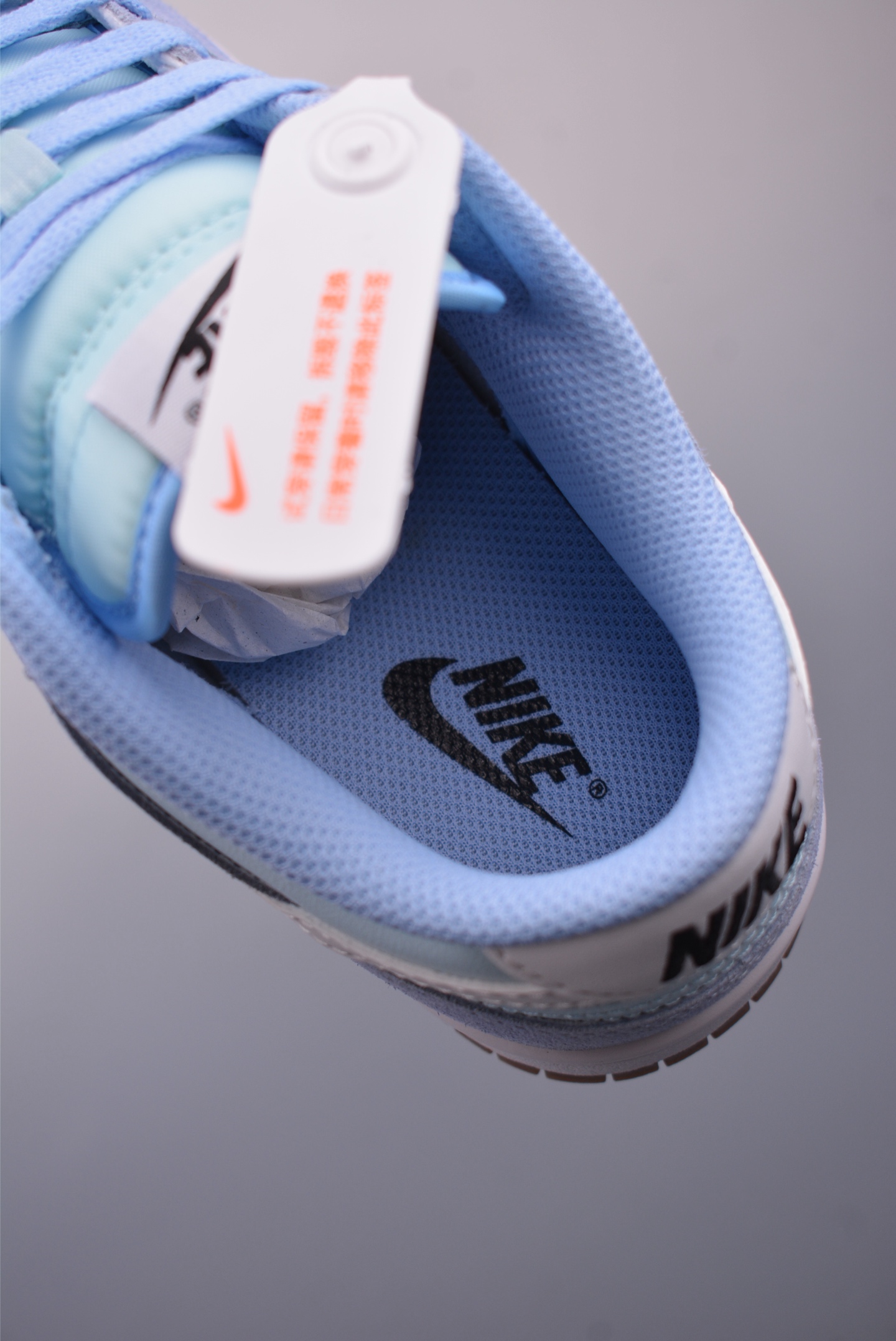 200 NIKE SB Dunk Low IB6399-400
