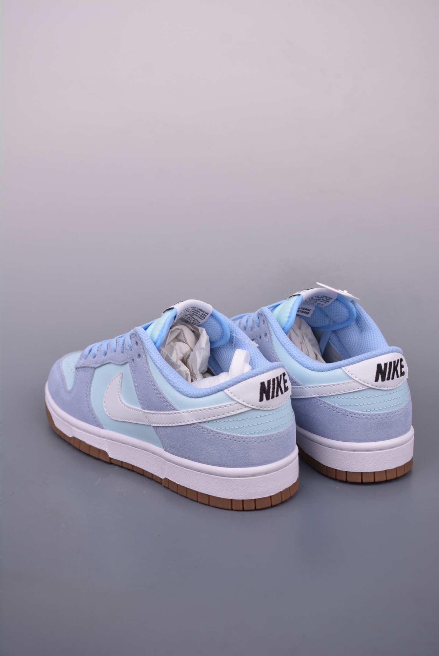 200 NIKE SB Dunk Low IB6399-400