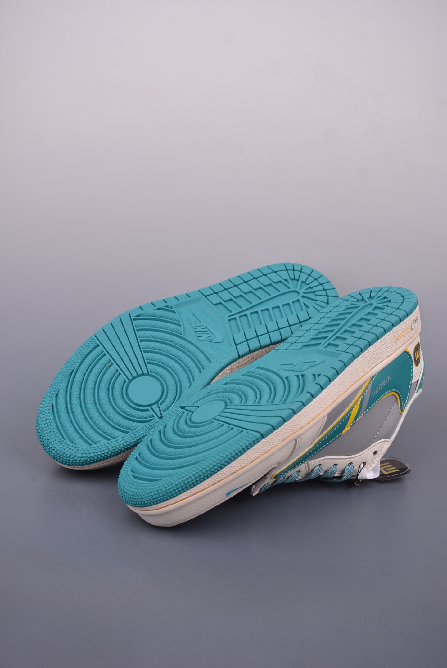 Fragment Design X Xiaomi Air Jordan 1 Low Sneakers - Limited Edition 3 i1747051629290 1157 0 2