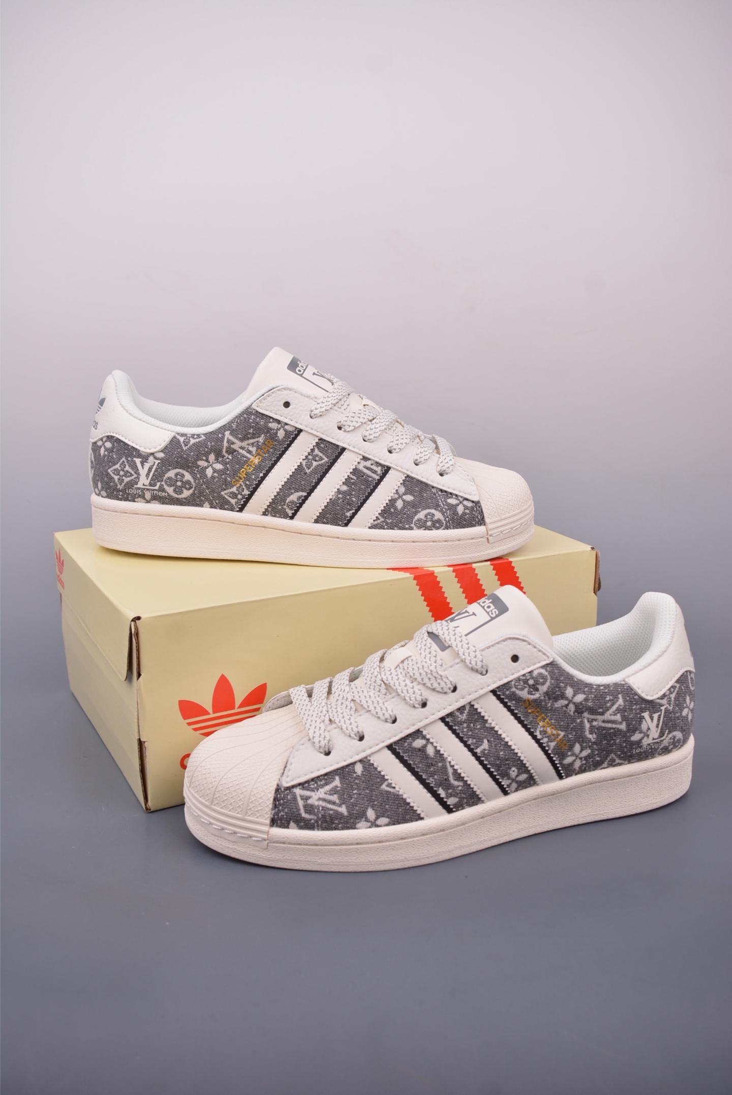 Adidas Originals Superstar x Givenchy '2025' Edition Leather Sneakers 7 i1747052142033 9233 0 6