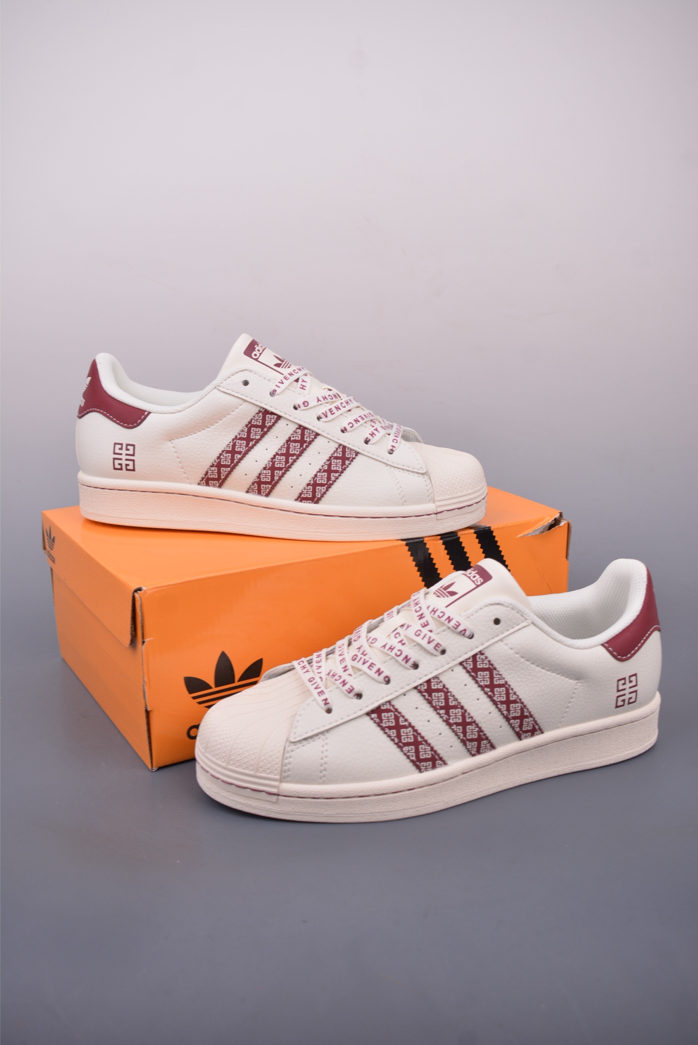 Adidas Originals Superstar x Givenchy '2025' Edition Leather Sneakers 8 i1747052186309 1655 0 7