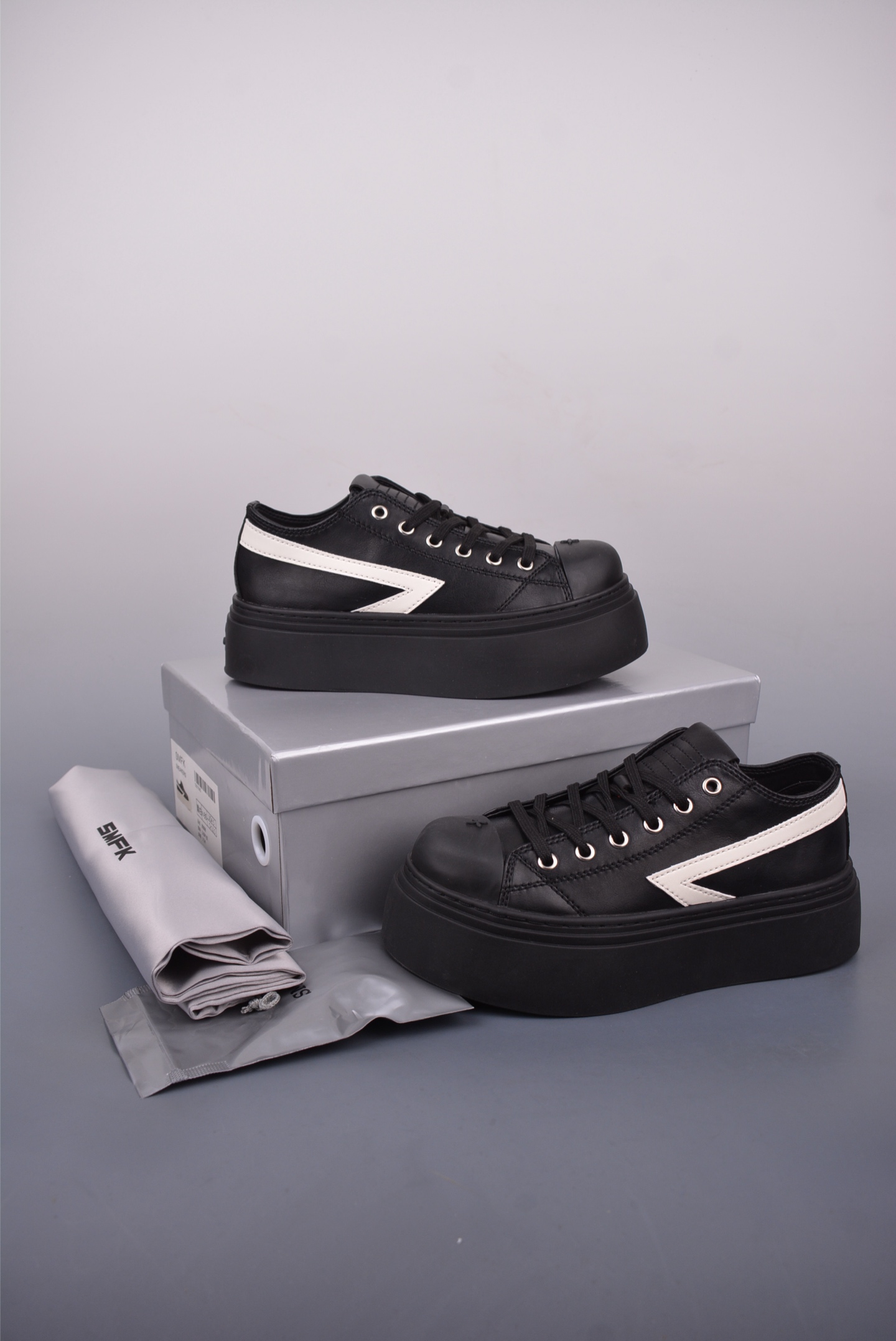 国潮当红设计师品牌SMFK Garden Vintage Skate Low 花园系列 低帮复古厚底十字花 帆布休闲松糕做旧小脏板鞋 S0001