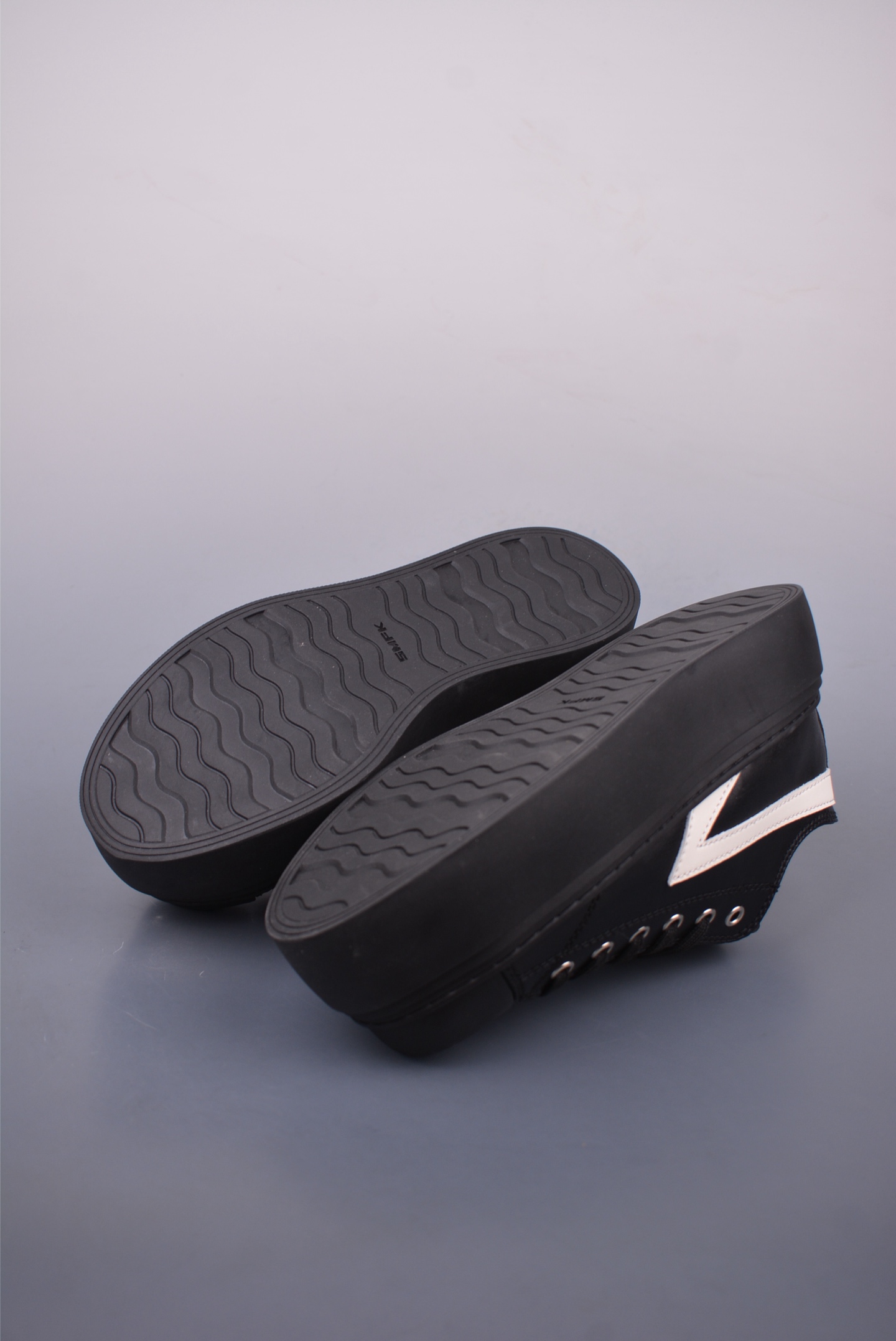 国潮当红设计师品牌SMFK Garden Vintage Skate Low 花园系列 低帮复古厚底十字花 帆布休闲松糕做旧小脏板鞋 S0001