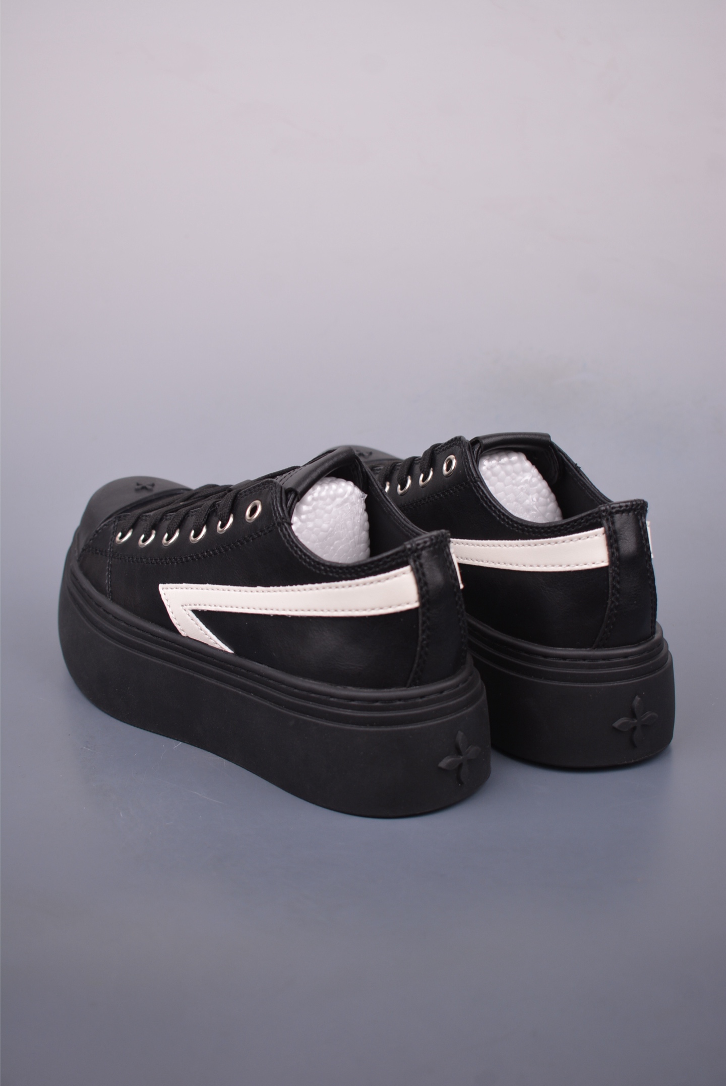 国潮当红设计师品牌SMFK Garden Vintage Skate Low 花园系列 低帮复古厚底十字花 帆布休闲松糕做旧小脏板鞋 S0001