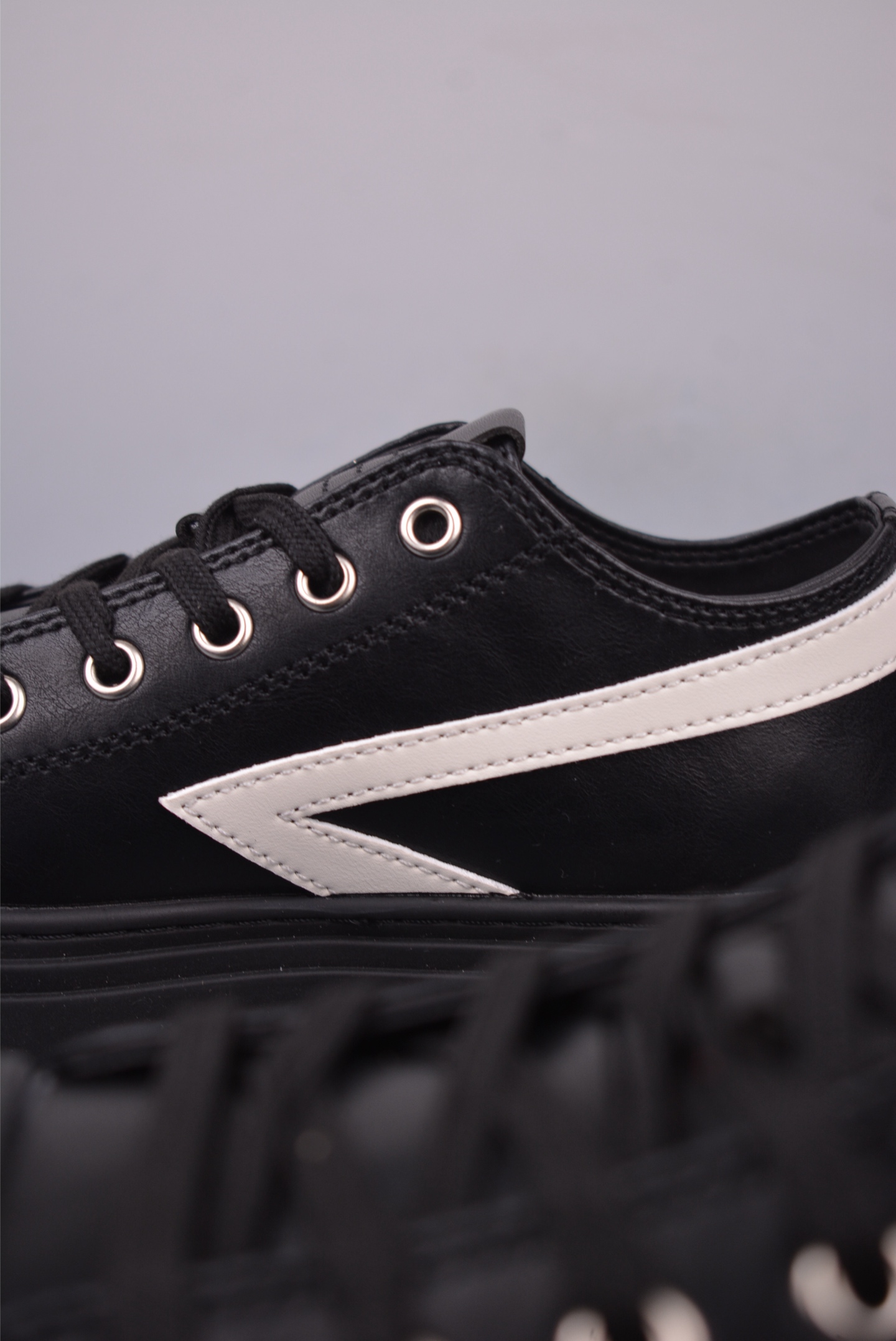 国潮当红设计师品牌SMFK Garden Vintage Skate Low 花园系列 低帮复古厚底十字花 帆布休闲松糕做旧小脏板鞋 S0001