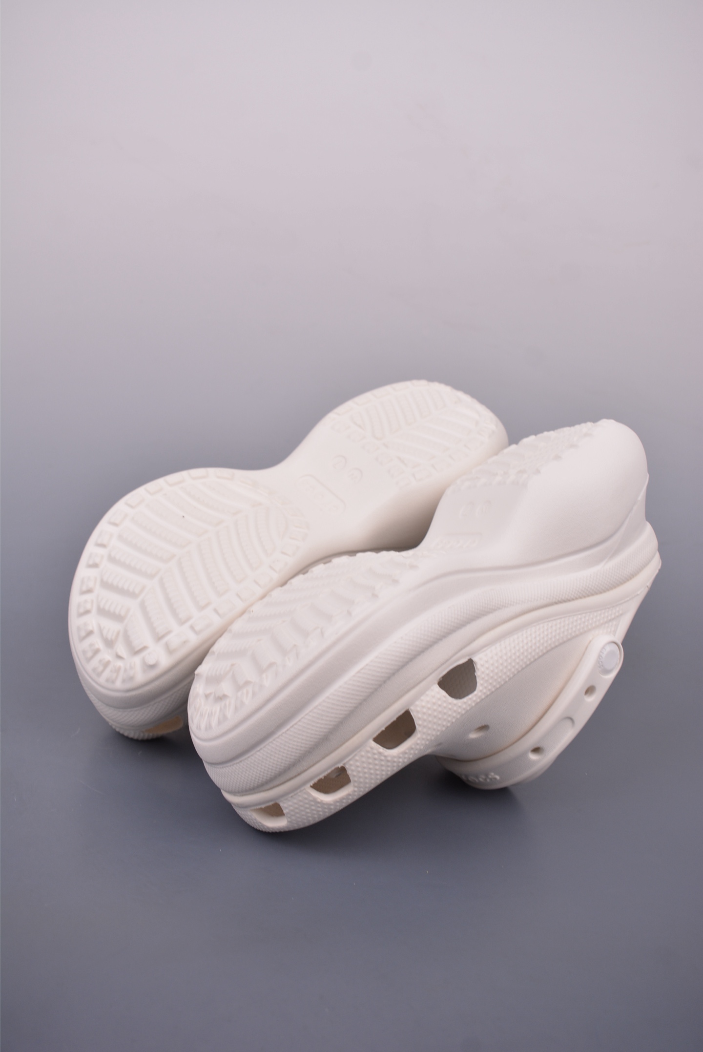 Crocs Classic Platform Clog | Lightweight Comfort for Women, Men 3 i1747126891513 1604 0 2